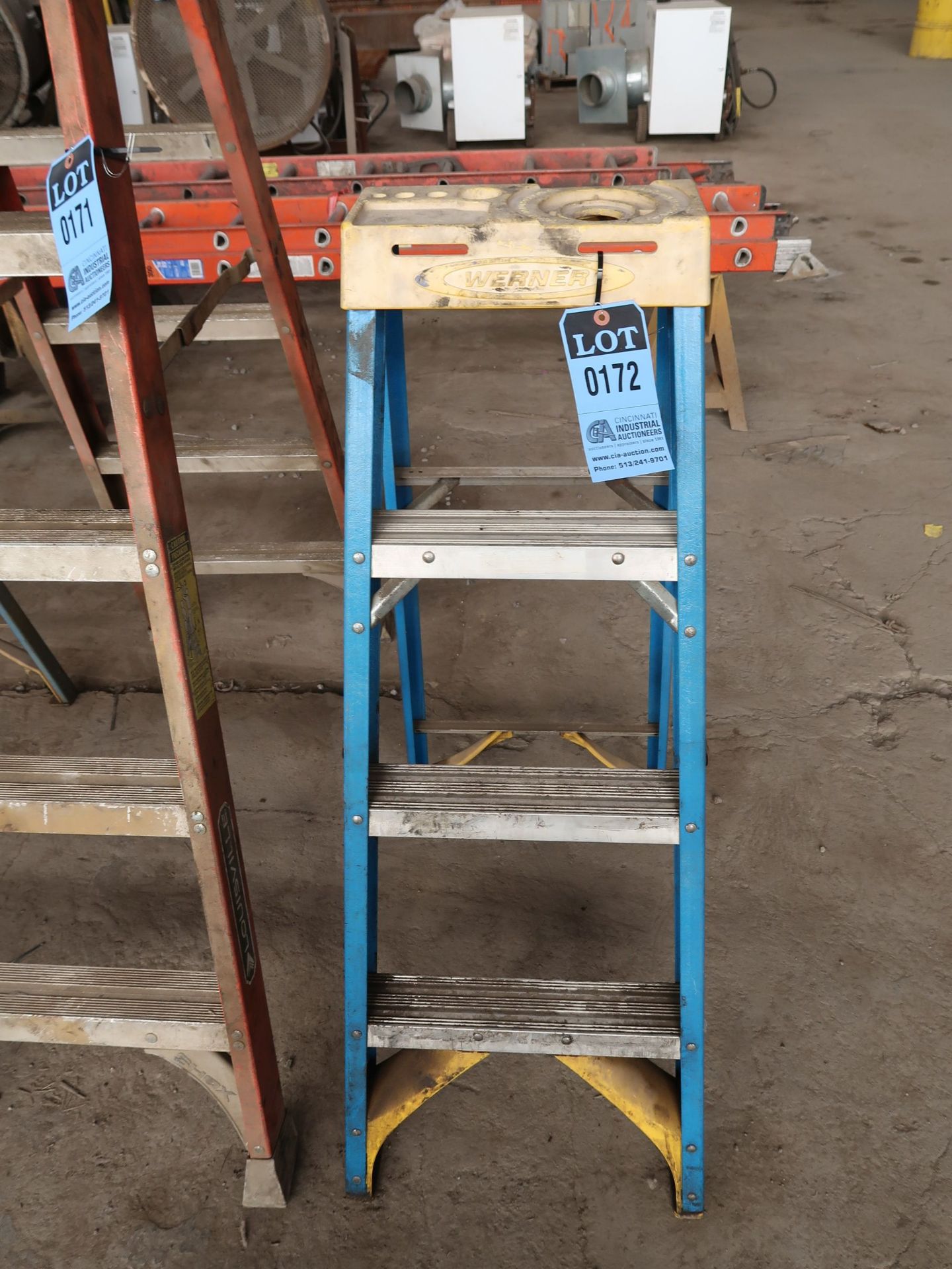 4' WERNER FIBERGLASS LADDER