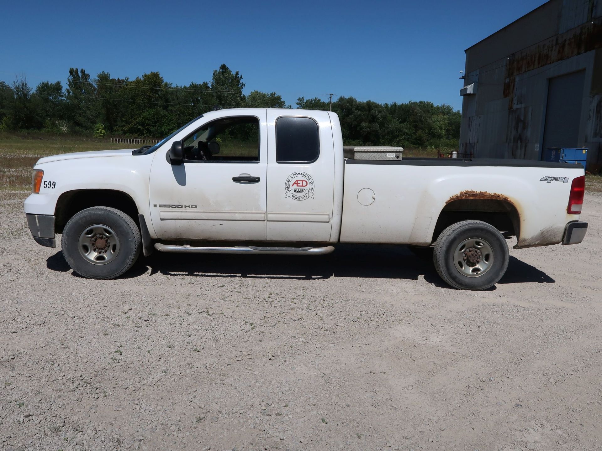 2007 GMC 2500 FOUR WHEEL DRIVE PICKUP TRUCK; VIN 1GTHK29K07E557288, 6.0 LITER, TOOLBOX, 232,785 - Image 8 of 12