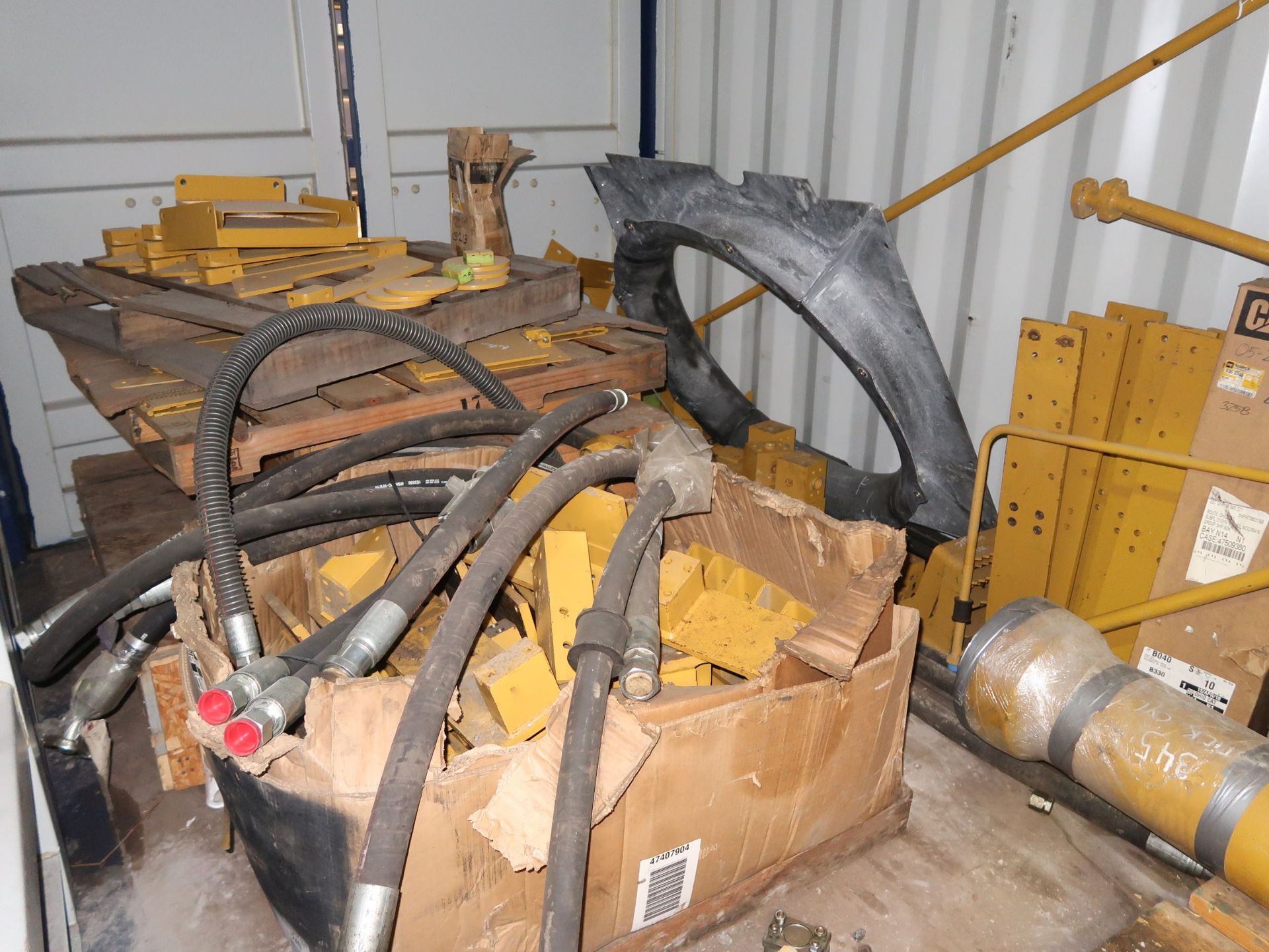 CONTENTS OF CONTAINER INCLUDING ASSORTED PARTS, HARDWARE, HYDRAULIC CYLINDERS, SWIVEL MOTOR, PLATES, - Image 3 of 4