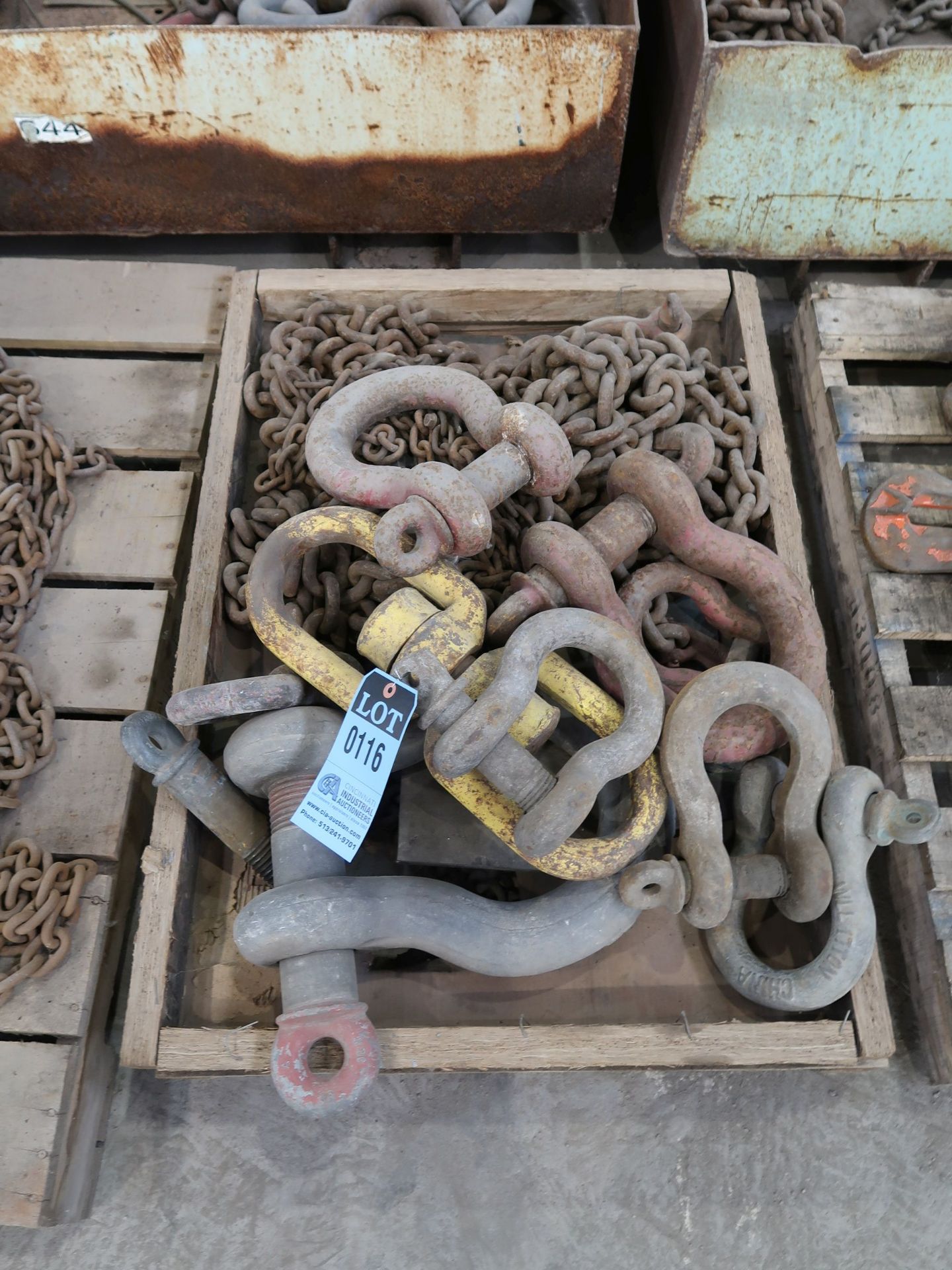 (LOT) SHACKLES AND LIFTING CHAINS