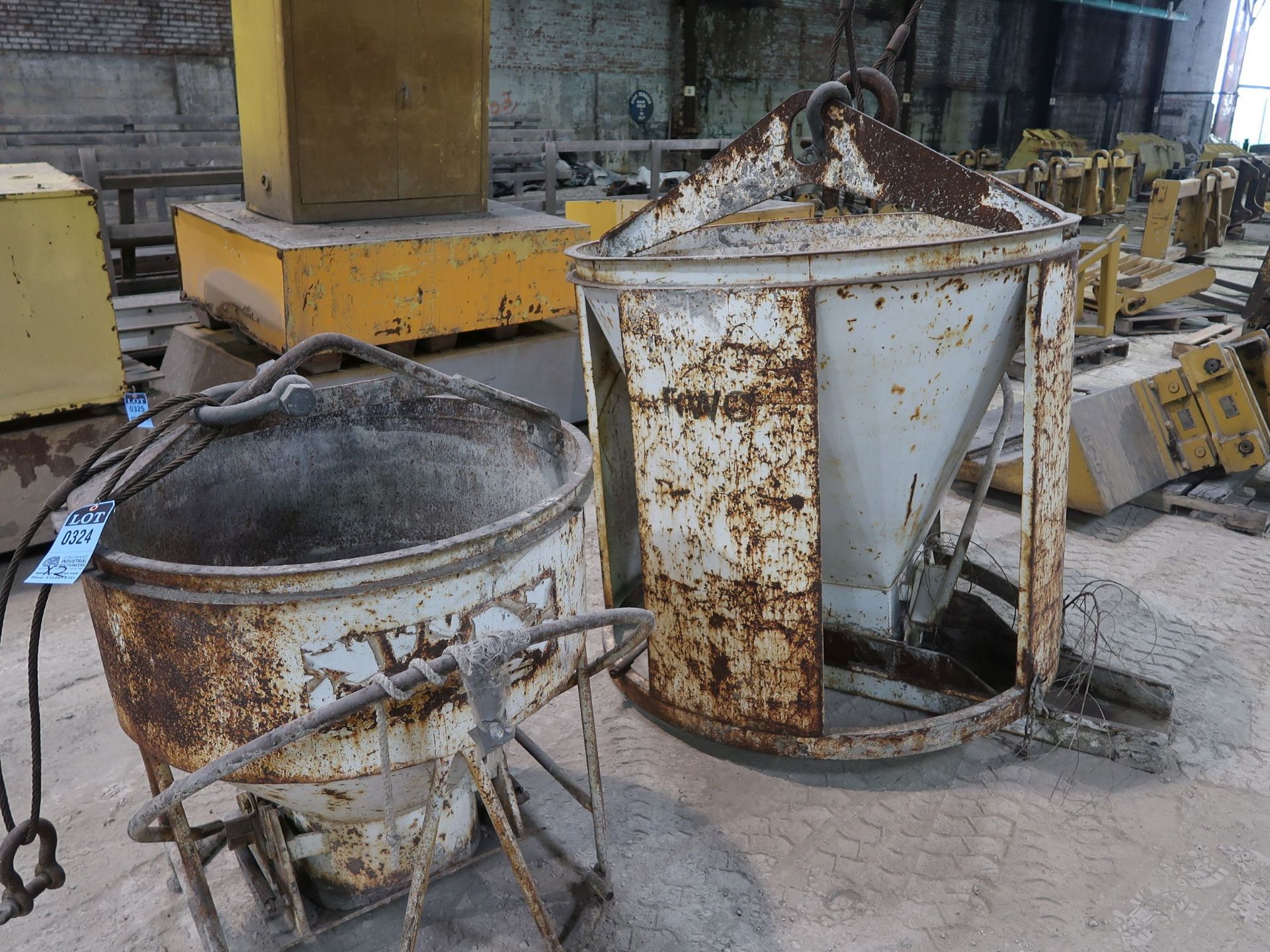 ROUND GATE CONCRETE BUCKET