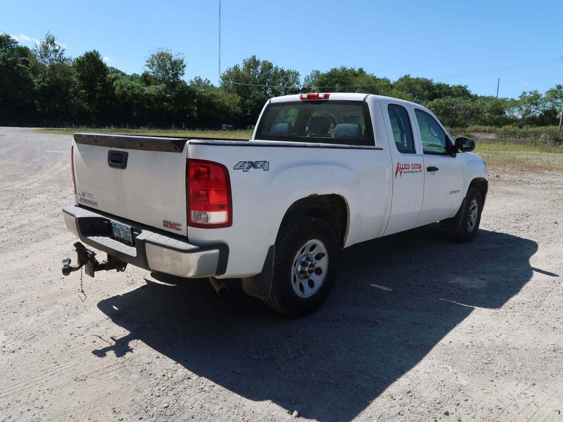 2011 GMC 1500 FOUR WHEEL DRIVE PICKUP TRUCK; VIN 1GTR2TEA3BZ435209, 4.8 LITER, 157,993 MILES, UNIT - Image 5 of 12