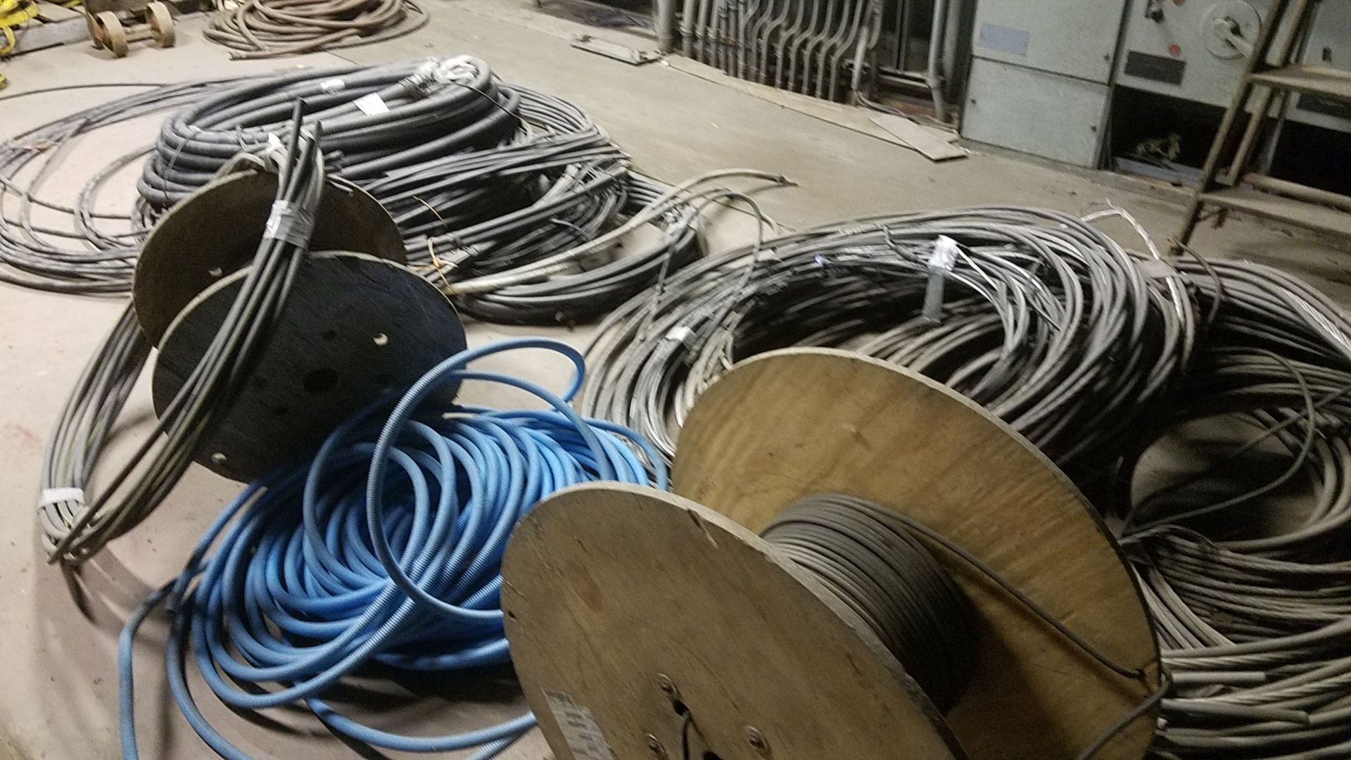 (LOT) CONTENTS BALANCE OF ROOM; APPROX. 18-SPOOLS OF HD WIRE, PALLETS OF HD WIRE, ELECTRICAL PANEL