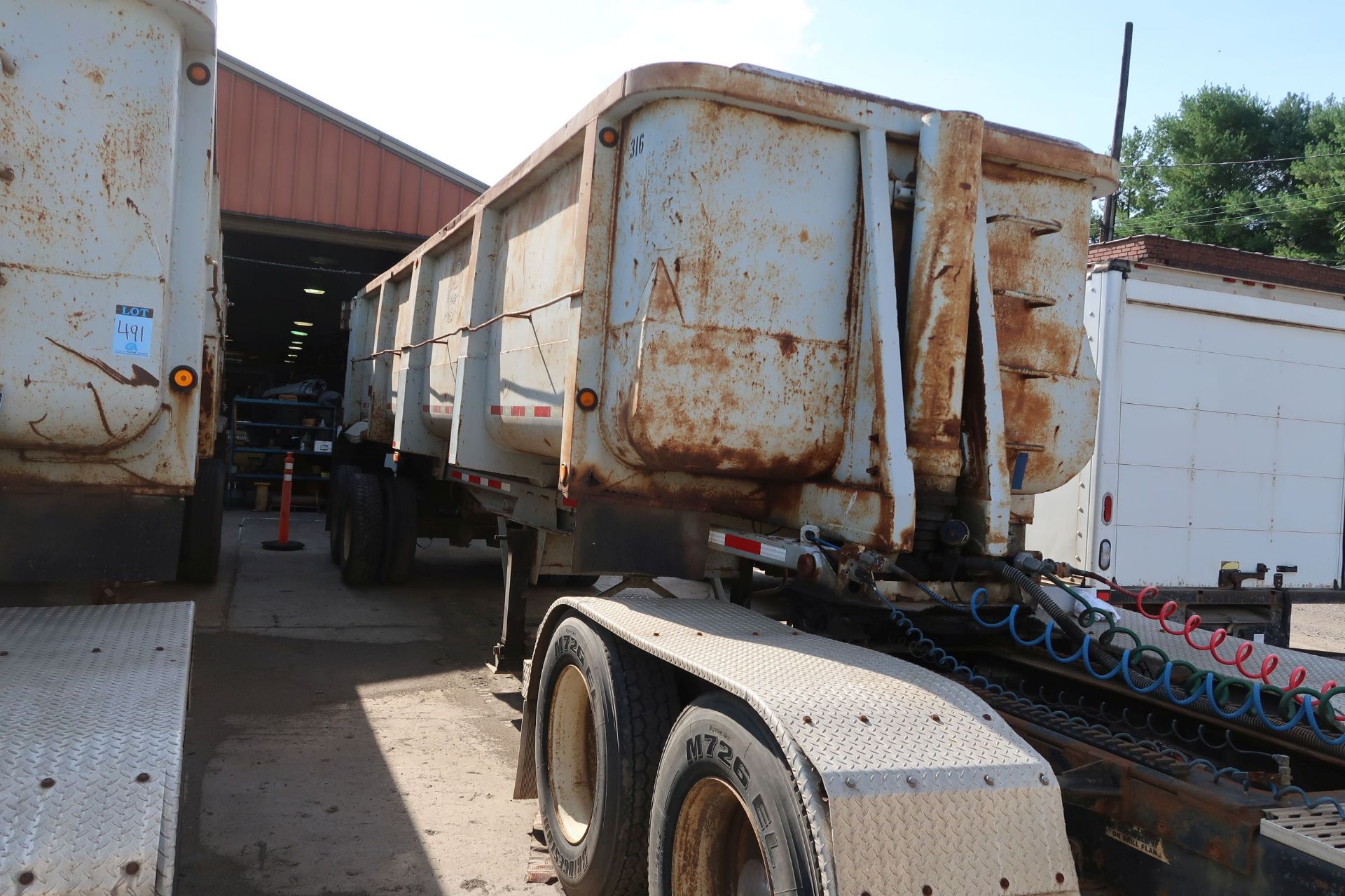 1999 CLEMENT DUMP TRAILER; VIN 1C9BB30B8XM110460, UNIT 01-316 - Image 2 of 5