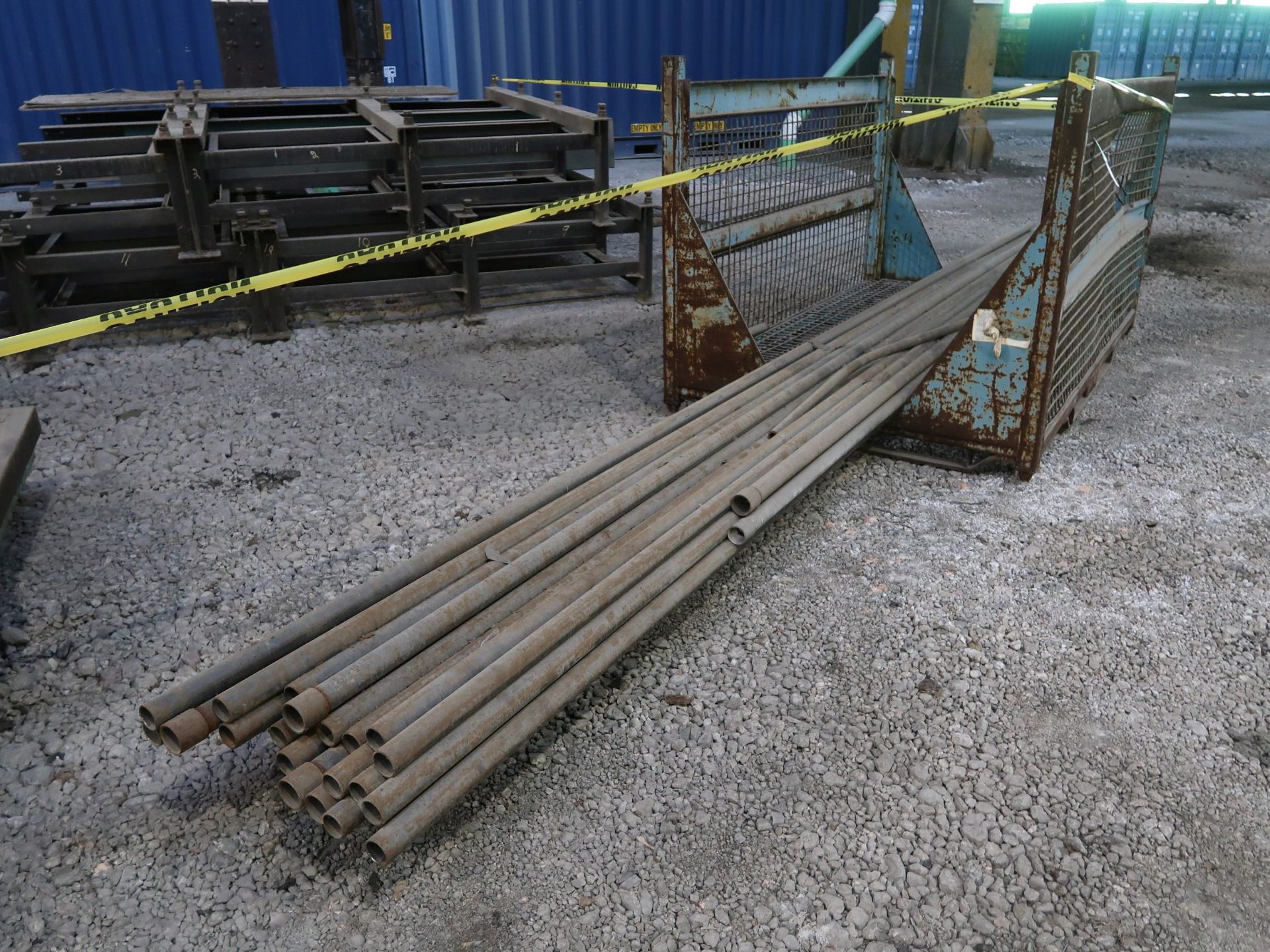 (LOT) LARGE QUANTITY OF STEEL ITEMS: WIRE BASKET OF ROPE, STEEL RACKS, (3) 80" X 96' FLOOR PLATES, - Image 3 of 6