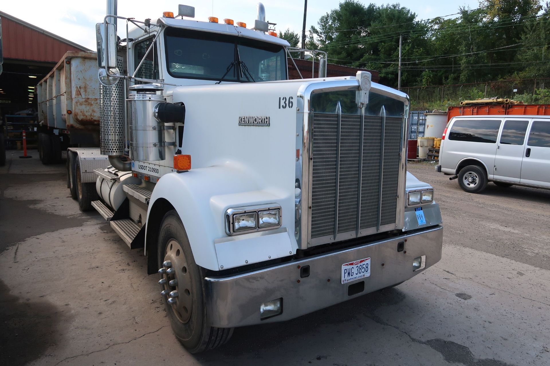 1993 KENWORTH TANDEM AXLE ROAD TRACTOR; VIN 2XKWDB9X9PM613892, CAT ENGINE, 93,502 MILES, UNIT 136 - Image 2 of 10