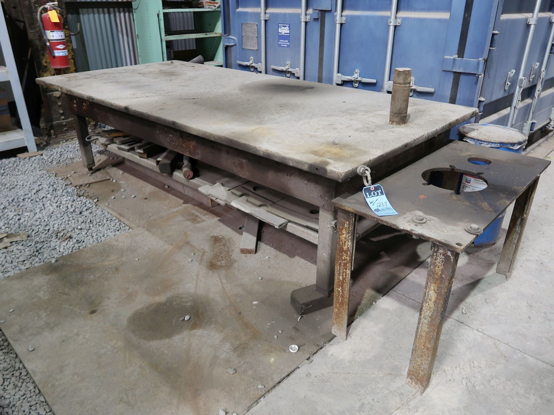 (LOT) (2) HEAVY DUTY WELDING TABLES, STEEL SHELVES, ABSORTBENT BROOMS, SPILL KIT, SPREADER BAR, HOSE - Image 4 of 5