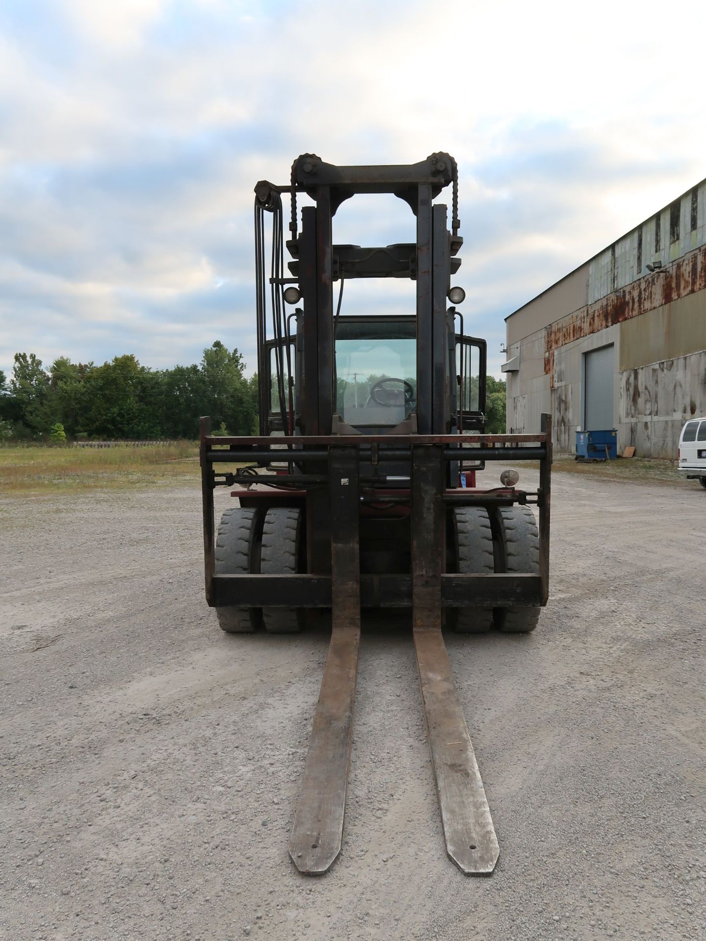 33,000 LB. TAYLOR MODEL GT330 DIESEL POWER PNEUMATIC TIRE LIFT TRUCK; S/N S-27-23690, TRUCK WEIGHT - Image 2 of 12