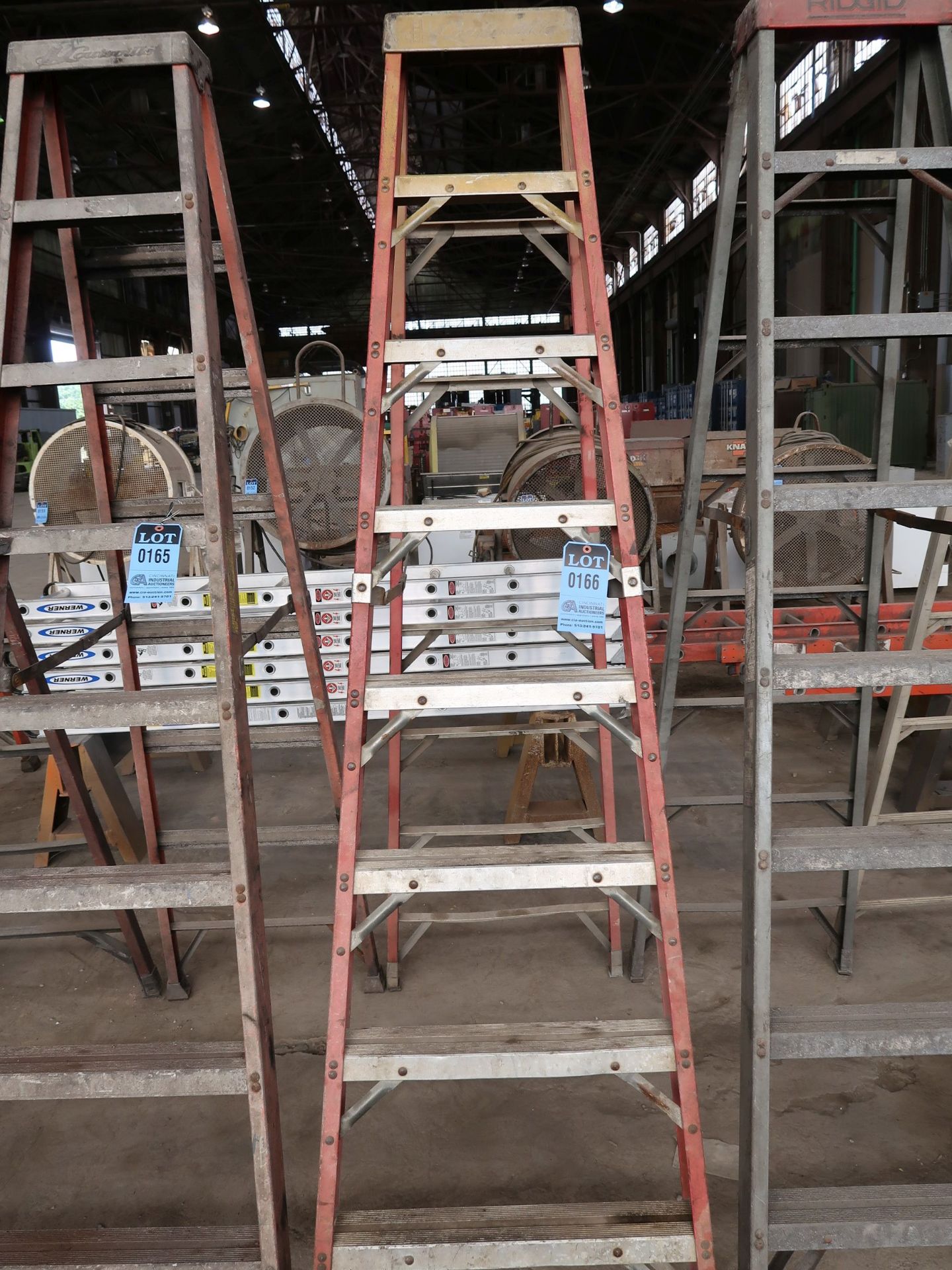 8' LOUISVILLE FIBERGLASS LADDER