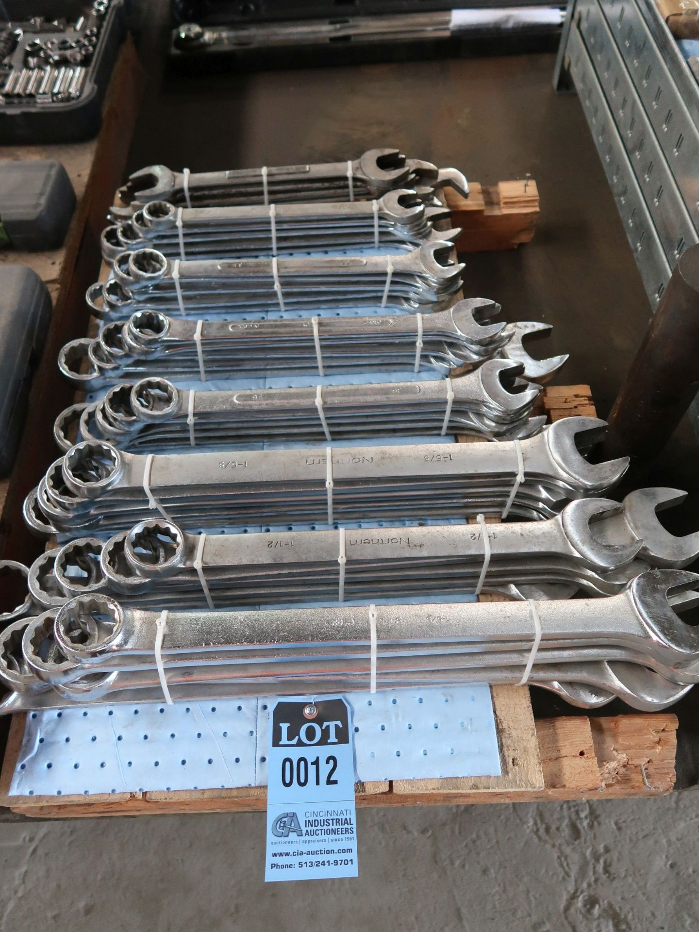 SKID MISCELLANEOUS SIZE COMBINATION WRENCHES