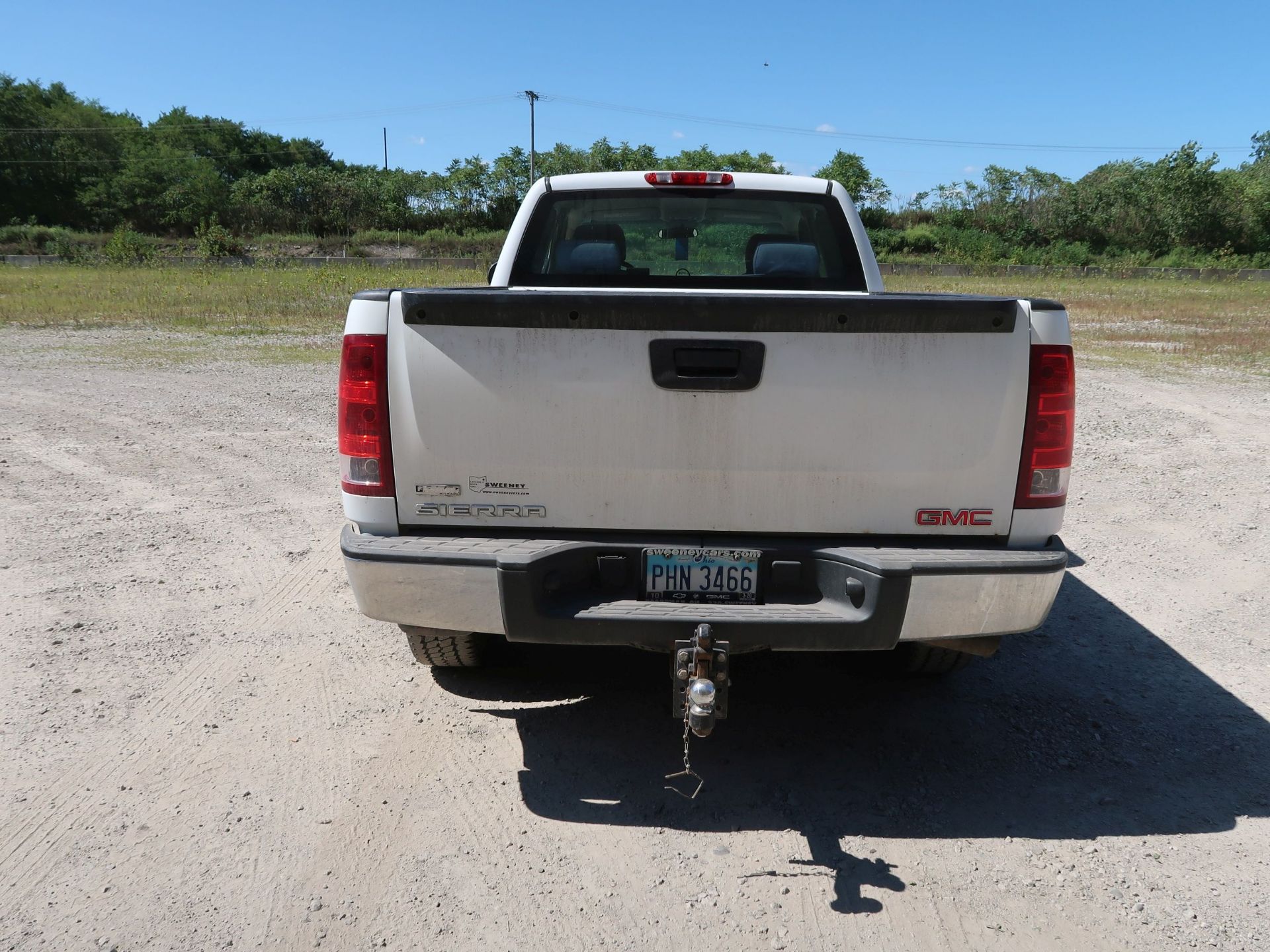 2011 GMC 1500 FOUR WHEEL DRIVE PICKUP TRUCK; VIN 1GTR2TEA3BZ435209, 4.8 LITER, 157,993 MILES, UNIT - Image 6 of 12