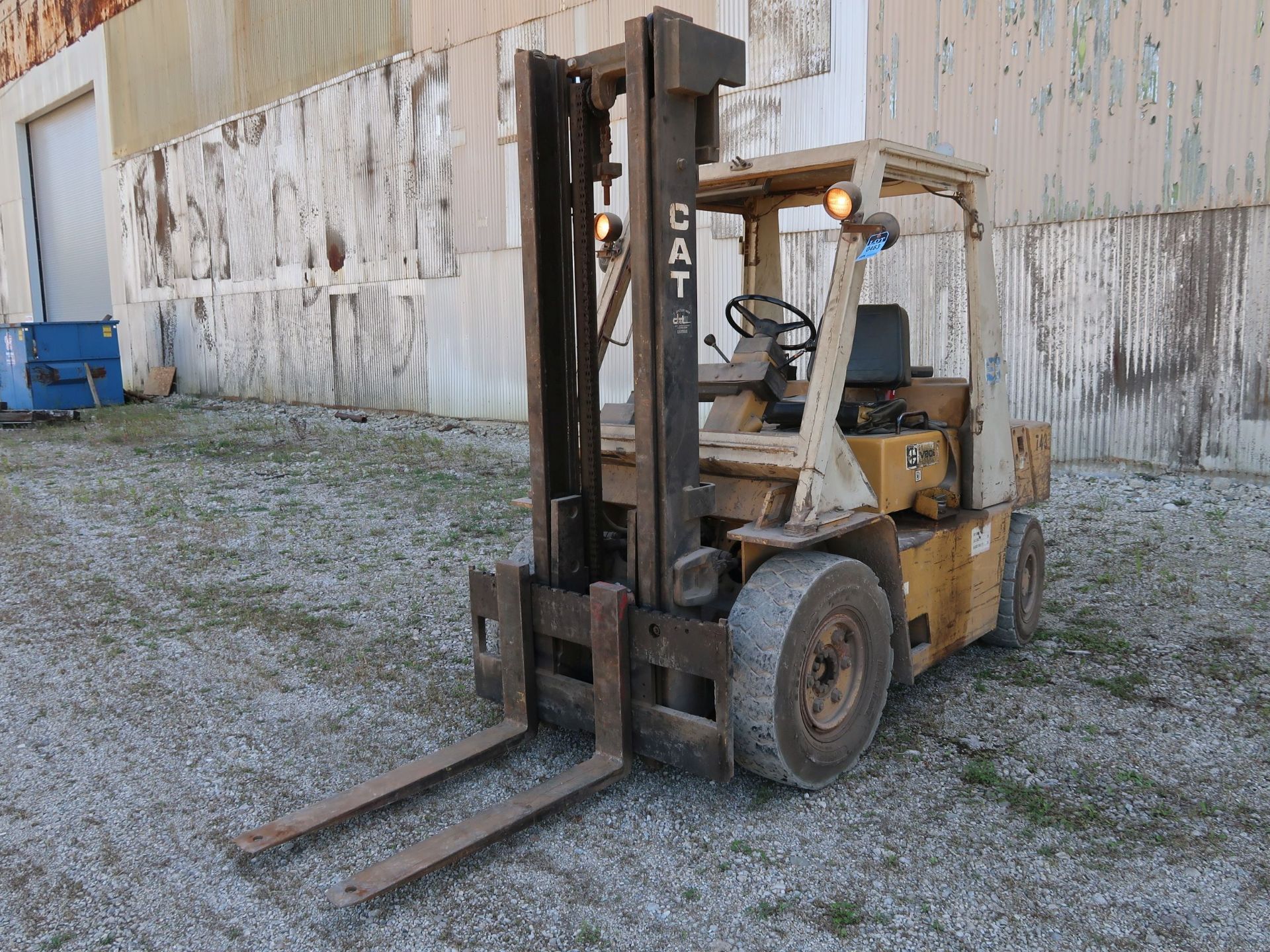 8,000 LB. CATERPILLAR MODEL V80E DIESEL POWER PNEUMATIC TIRE LIFT TRUCK; S/N 37-7291, 2-STAGE