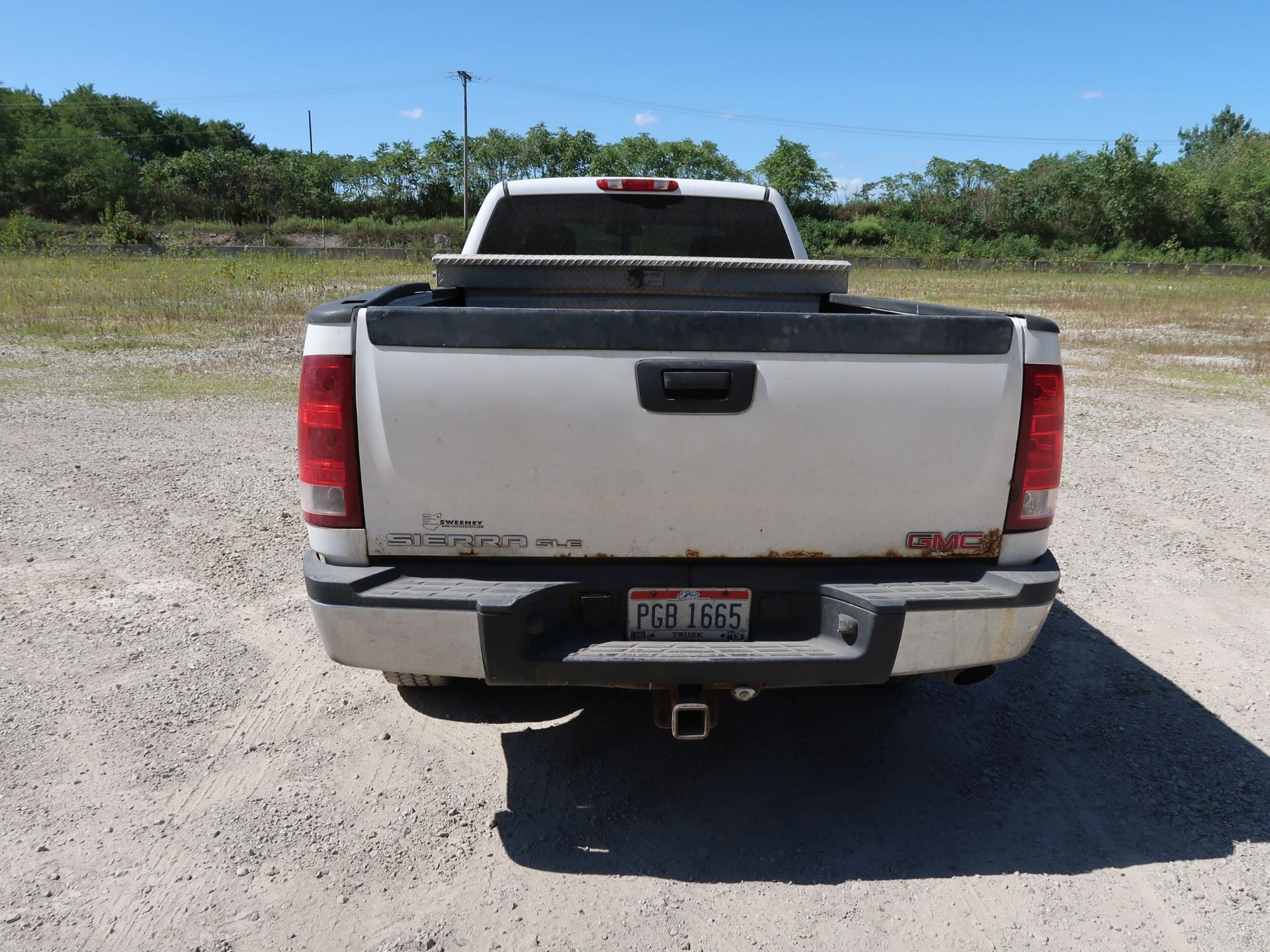 2007 GMC 2500 FOUR WHEEL DRIVE PICKUP TRUCK; VIN 1GTHK29K07E557288, 6.0 LITER, TOOLBOX, 232,785 - Image 6 of 12