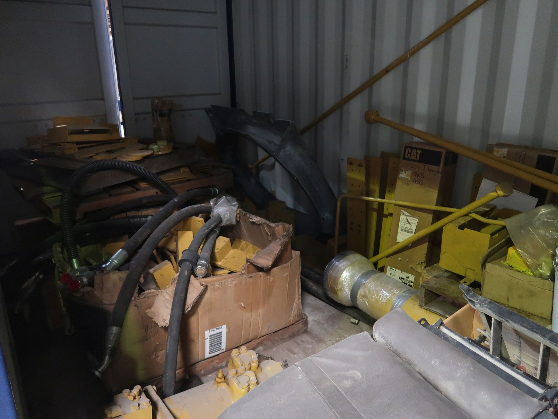 CONTENTS OF CONTAINER INCLUDING ASSORTED PARTS, HARDWARE, HYDRAULIC CYLINDERS, SWIVEL MOTOR, PLATES, - Image 2 of 4