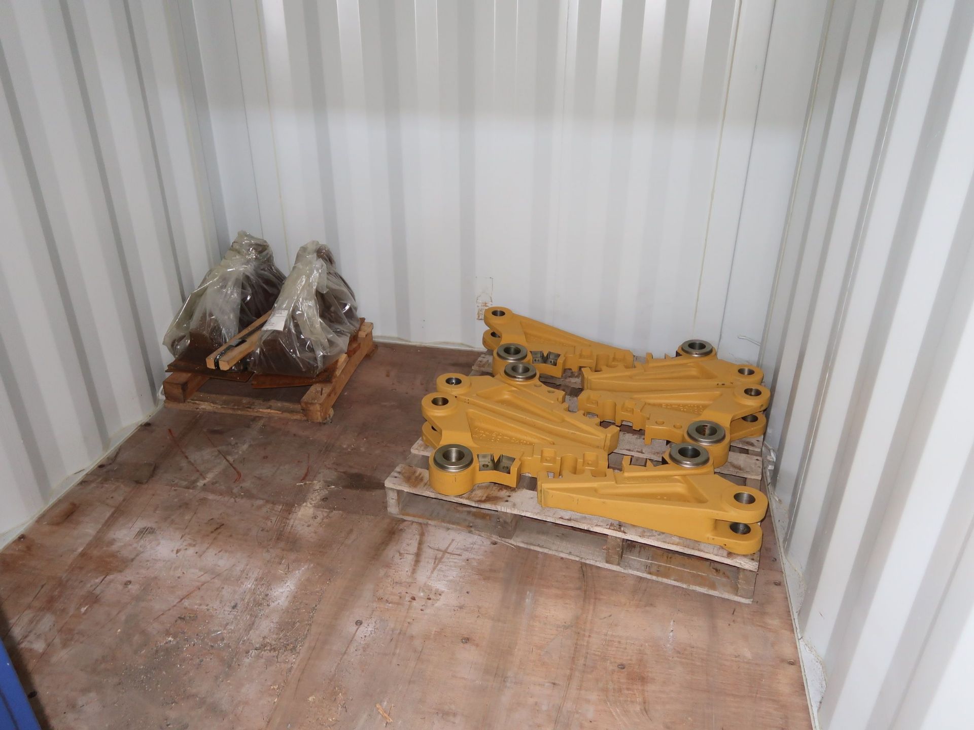 (LOT) LARGE OFFERING OF ALLIED GATOR PARTS THAT ARE STORED IN (160) CONEX CONTIANERS, YELLOW STEEL - Image 150 of 190