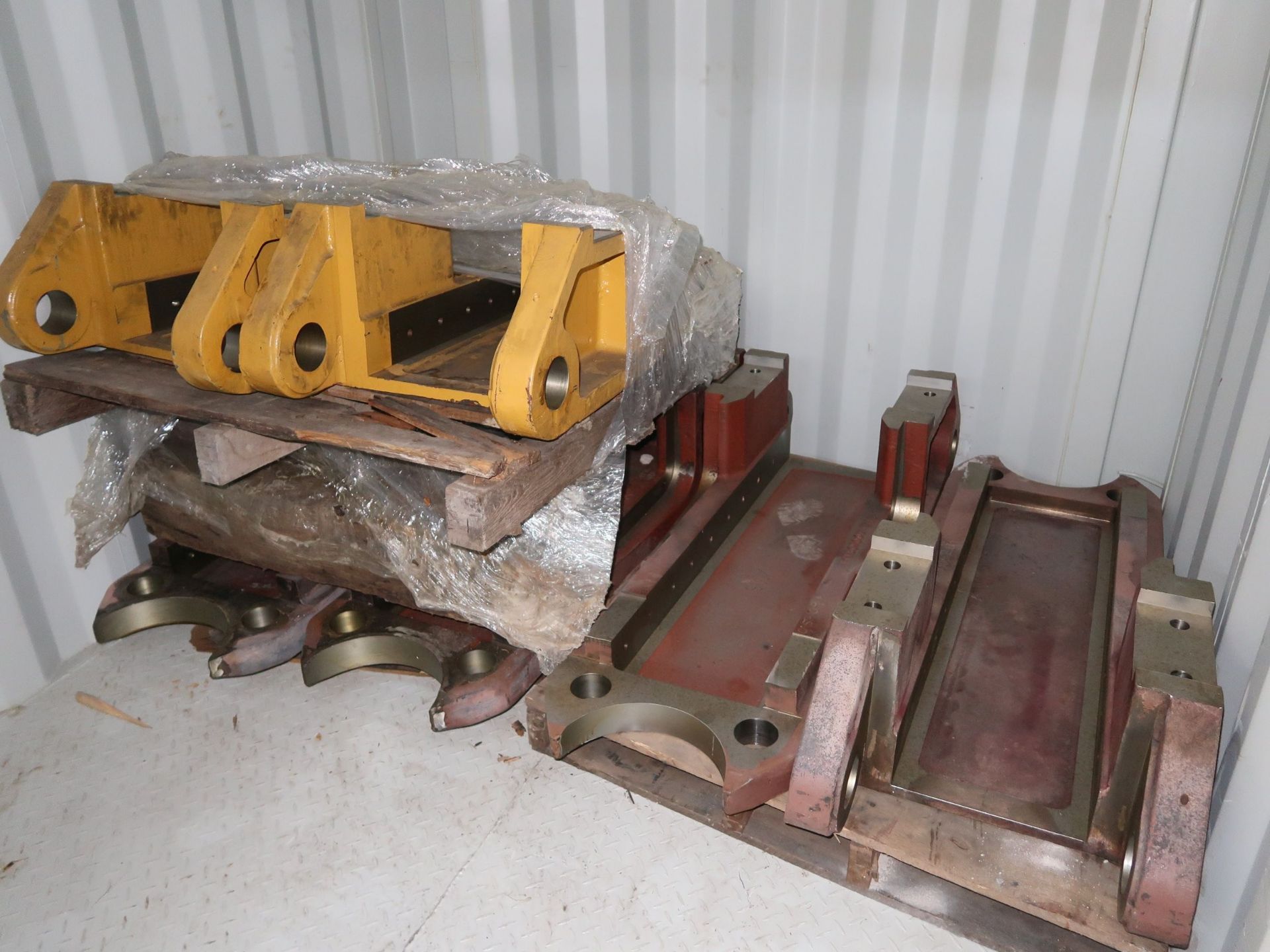 (LOT) LARGE OFFERING OF ALLIED GATOR PARTS THAT ARE STORED IN (160) CONEX CONTIANERS, YELLOW STEEL - Image 38 of 190