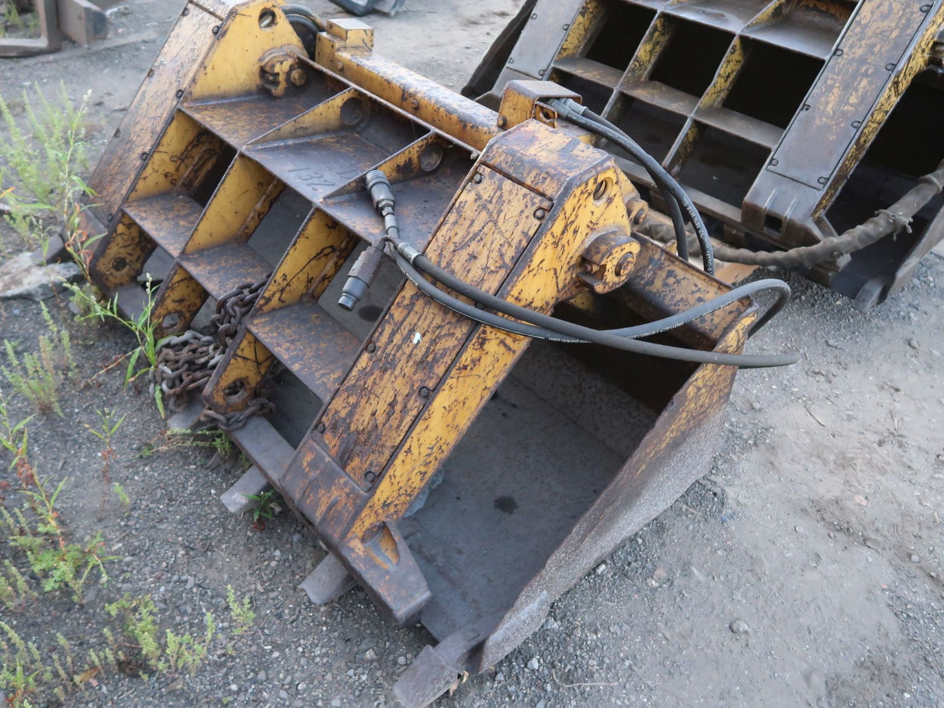 62" ALLIED GATOR MODEL 1581A SKID STEER BUCKET WITH GRAPPLE - Image 2 of 2