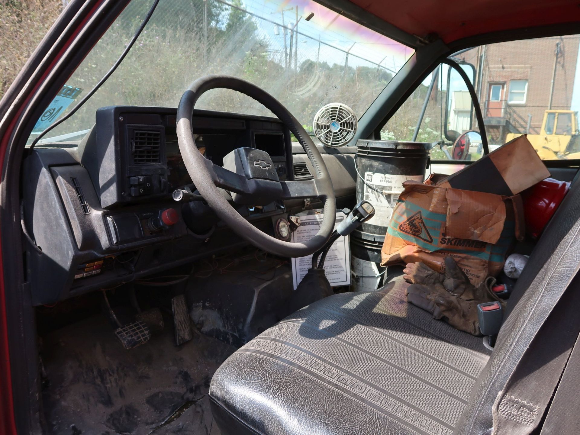 1993 CHEVY FUEL TRUCK; VIN 1GBS7H4J8PJ102032, 2,500 GALLON FUEL TANK, 54,726 MILES (UNIT 02-687) - Image 5 of 7