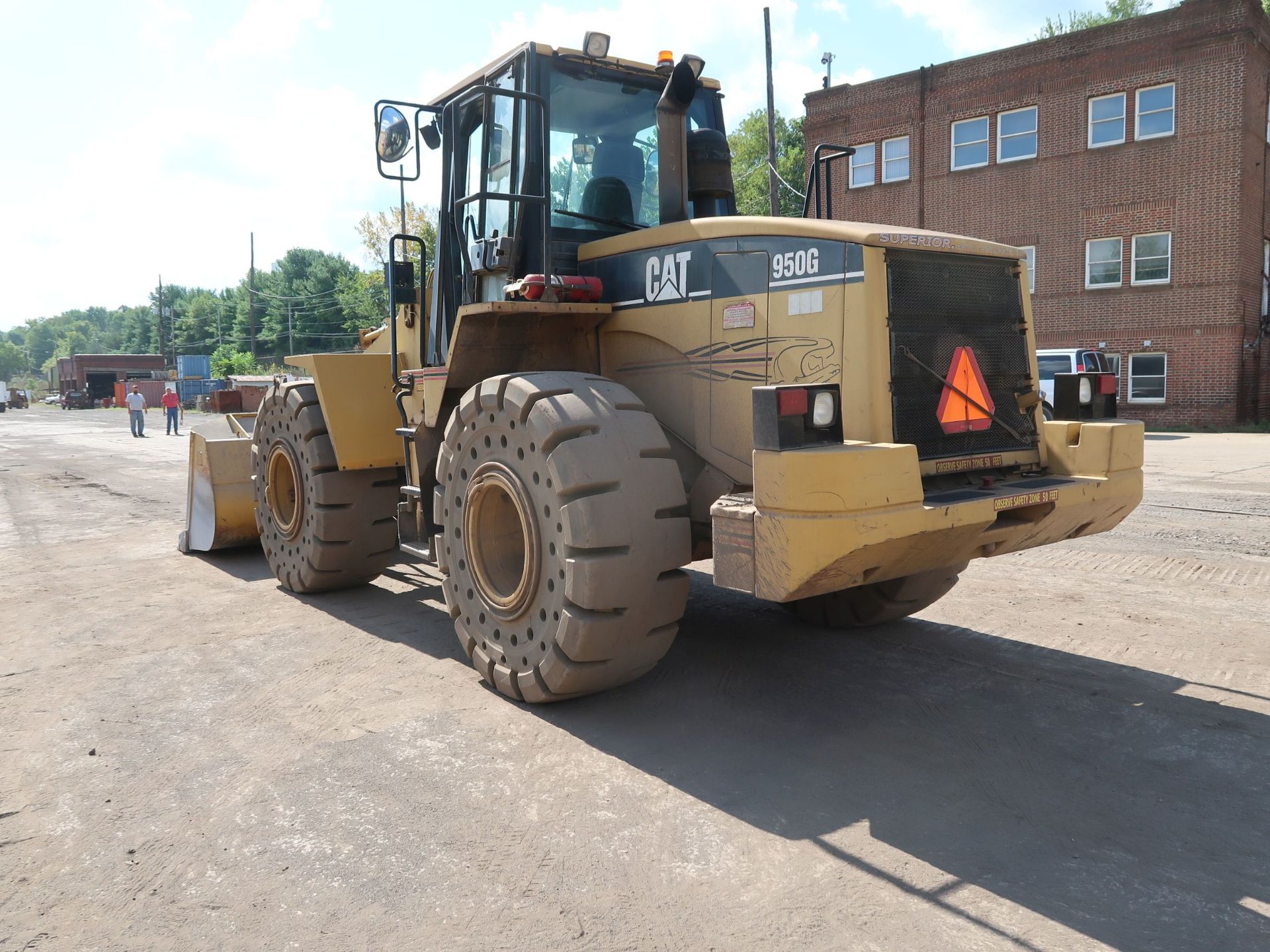 CATERPILLAR MODEL 950G ARTICULATING WHEEL LOADER; S/N T3JW02490, CAT 90G/ 962 BUCKET, NO. B1E01991 / - Image 5 of 13