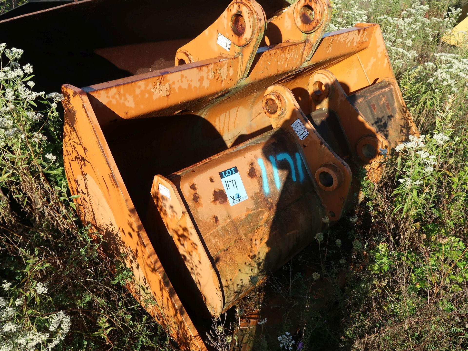 75" - 112" CATERPILLAR BUCKETS