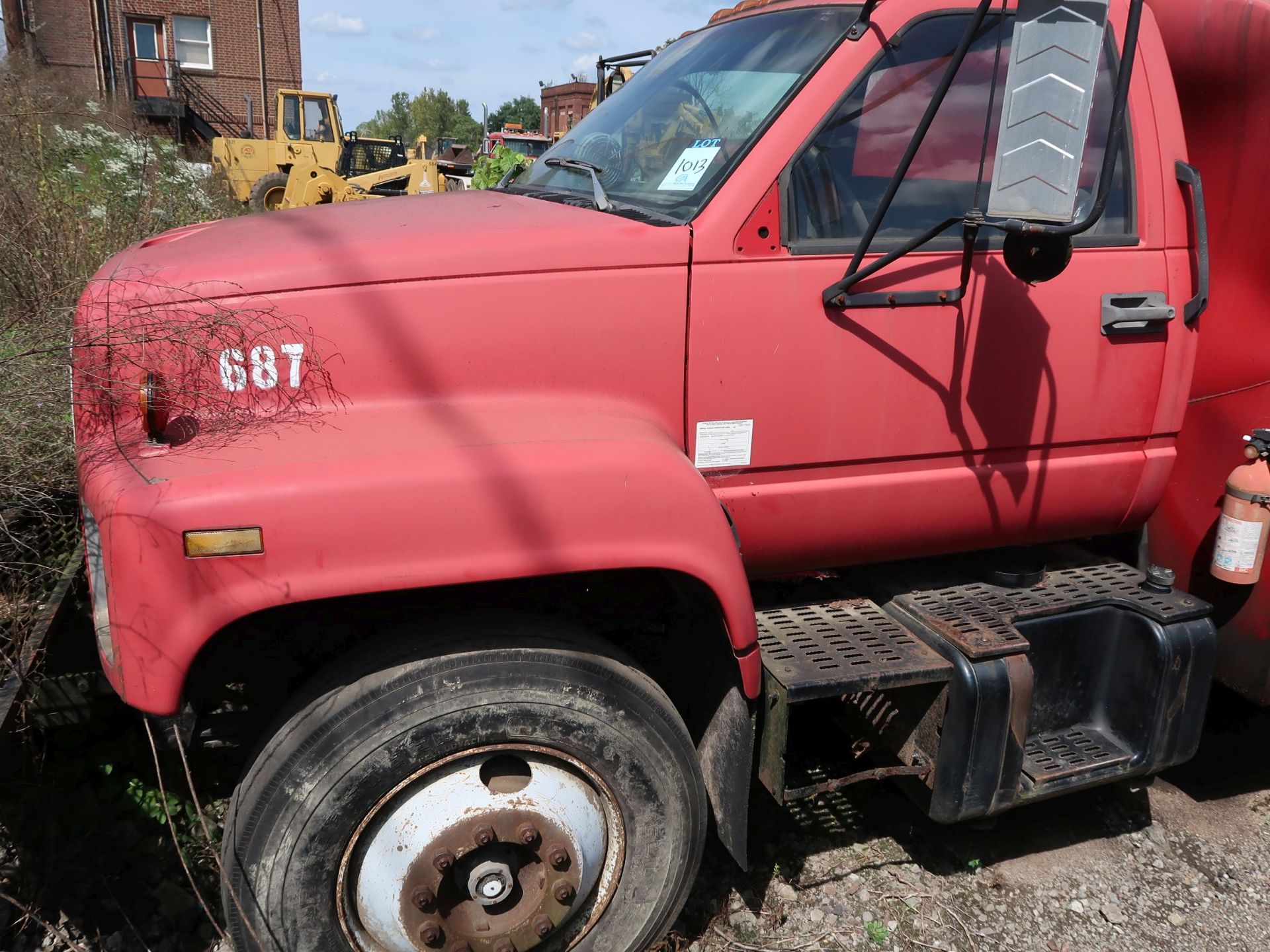 1993 CHEVY FUEL TRUCK; VIN 1GBS7H4J8PJ102032, 2,500 GALLON FUEL TANK, 54,726 MILES (UNIT 02-687) - Image 4 of 7