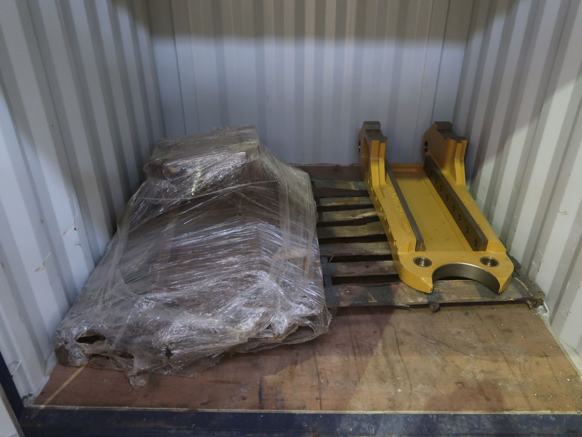 (LOT) LARGE OFFERING OF ALLIED GATOR PARTS THAT ARE STORED IN (160) CONEX CONTIANERS, YELLOW STEEL - Image 163 of 190