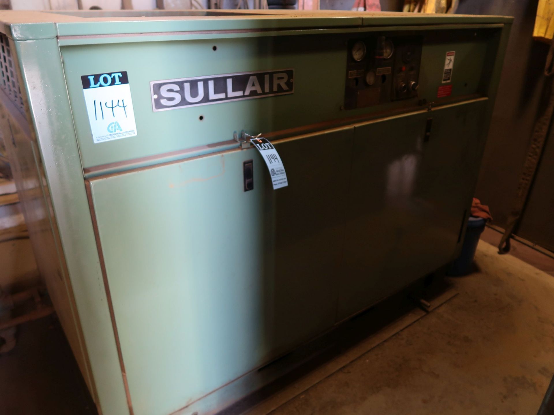 50 HP SULLAIR MODEL 12-50L AIR COMPRESSOR; S/N 003-54717, 37,200 HOURS, WITH AIR TANK