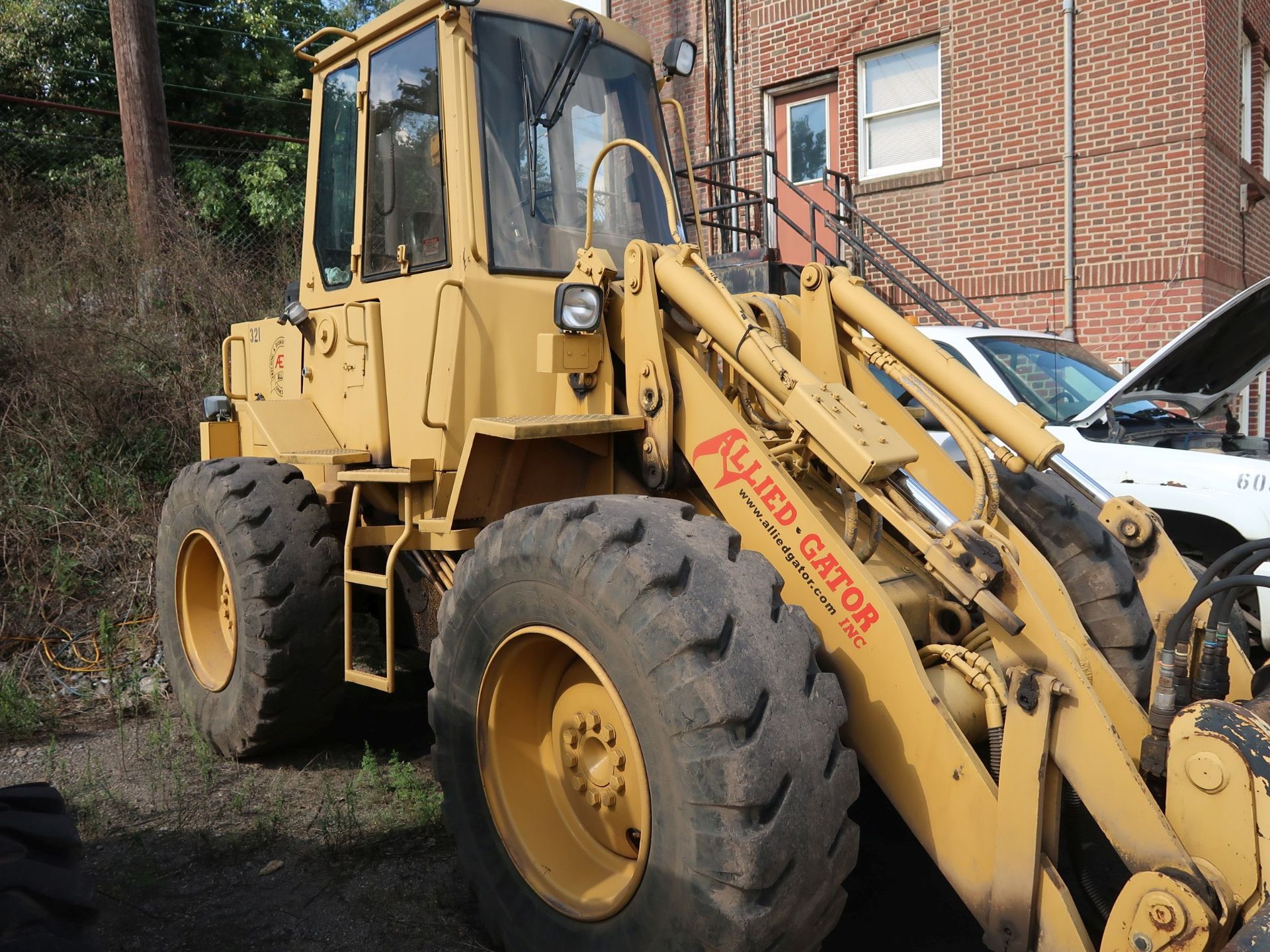 CATERPILLAR MODEL IT14B RUBBER TIRE LOADER; S/N 3NJ00060, 21,804 HOURS, WITH ROTATING FORK - Image 4 of 9