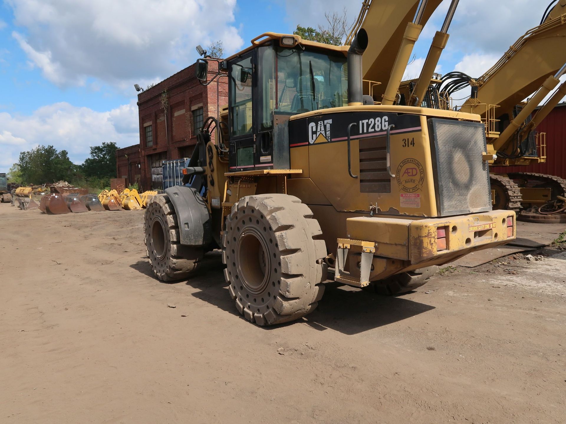 2002 CATERPILLAR MODEL IT28G ARTICULATING RUBBER TIRE WHEEL LOADER; S/N 4TF76145 OR CAT - Image 6 of 11