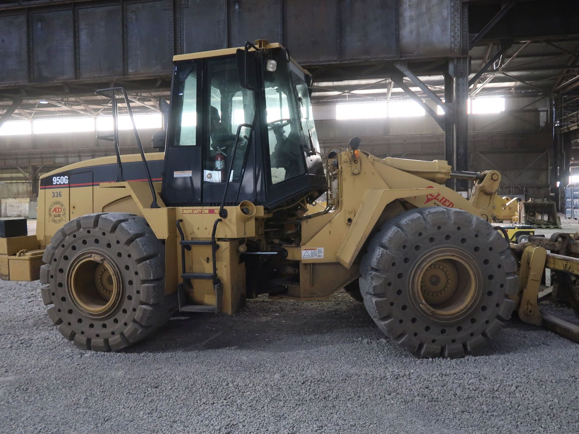 2001 CATERPILLAR MODEL 950G ARTICULATING WHEEL LOADER; S/N 3JW01992, SOLID TIRES, QUICK - Image 3 of 8