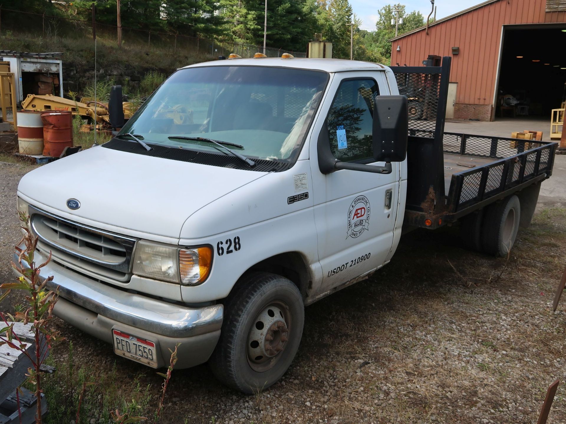 1998 FORD E350 STAKE BODY TRUCK; VIN 1FDWE30S4WHB24633, 15' STEEL BED, 135,835 MILES (UNIT 02-628) - Image 2 of 10
