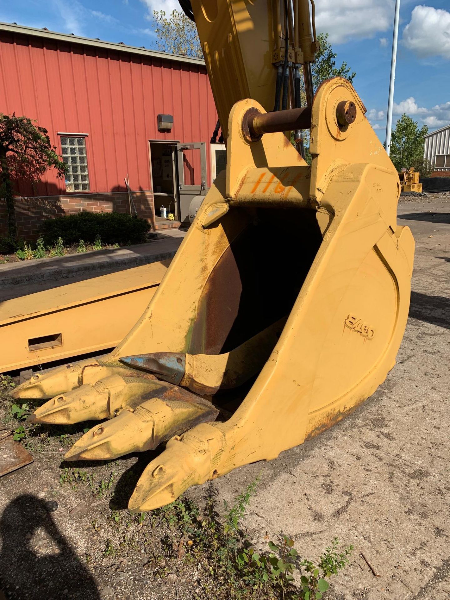 48" EXCAVATOR BUCKET WITH BUCKET TEETH