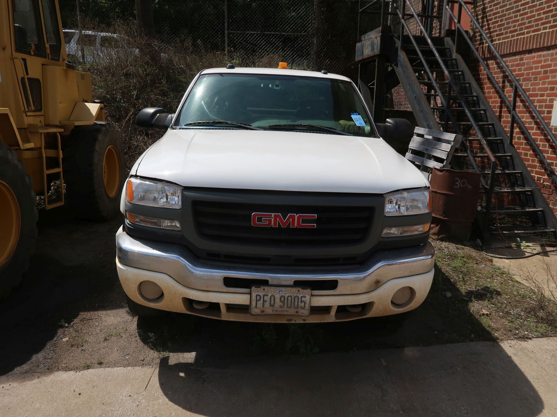 2004 GMC 2500 FOUR-WHEEL DRIVE PICKUP TRUCK; VIN 1GTHK29G24E148023, UNKNOWN MILES (UNIT 02-603) - Image 2 of 6