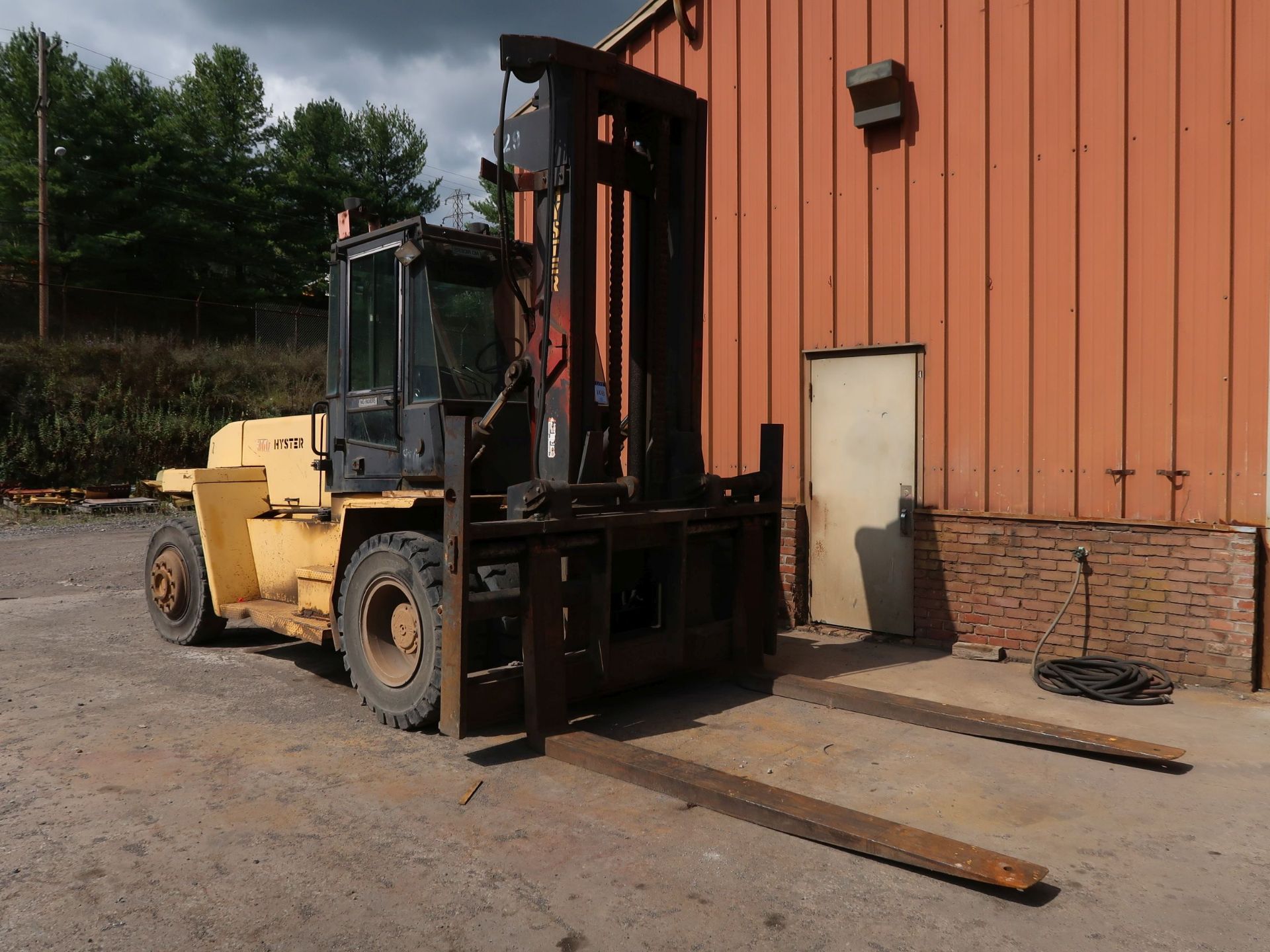 36,000 HYSTER MODEL H360XL DIESEL LIFT TRUCK; S/N C019DO1532L, 96" FORKS, PERKINS ENGINE, 2-STAGE