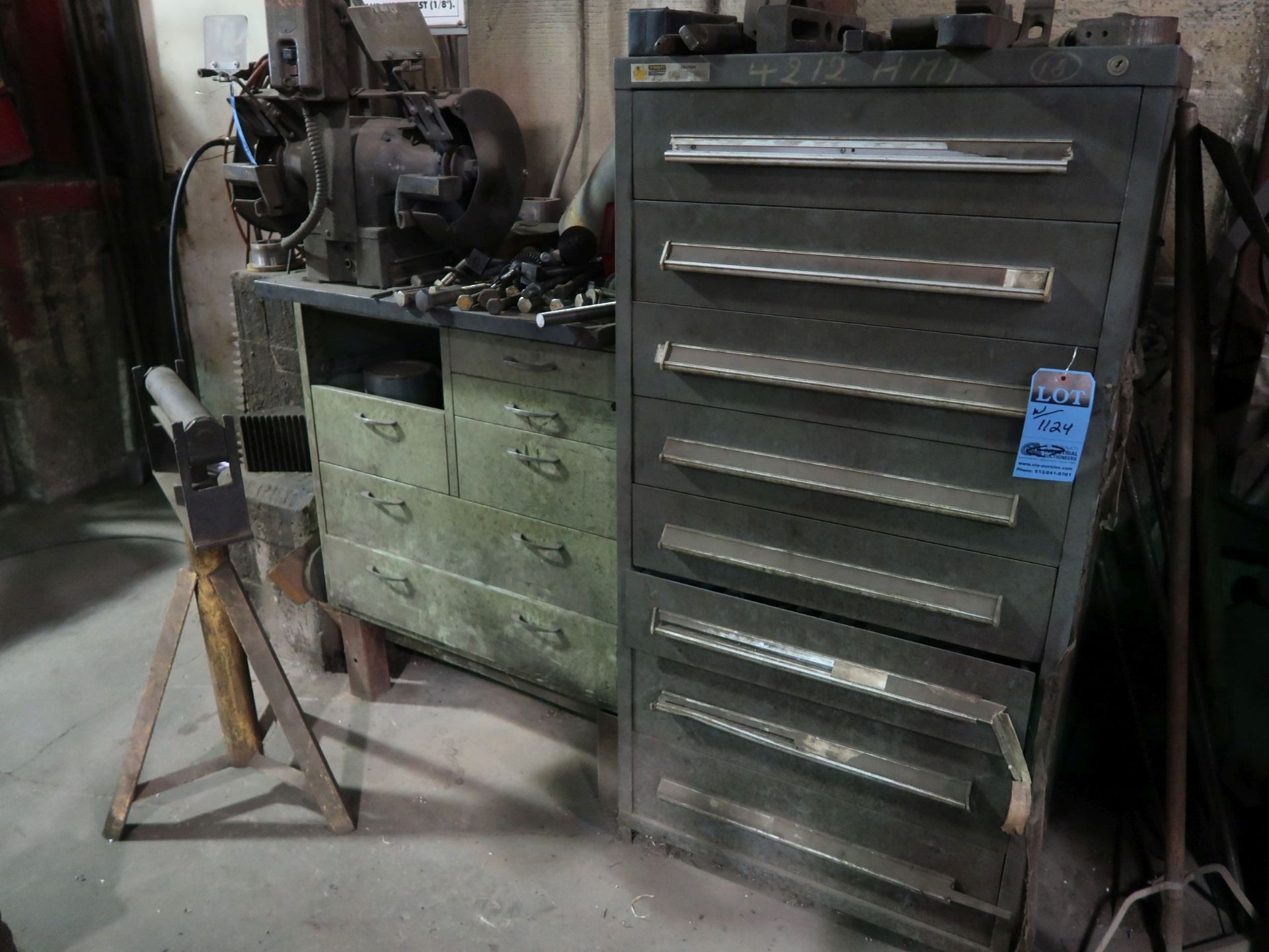 (LOT) SHELVES AND CABINETS WITH CONTENTS INCLUDING TOOLING, DRILLS, HARDWARE, HOLD DOWNS, AND DE - Image 5 of 9