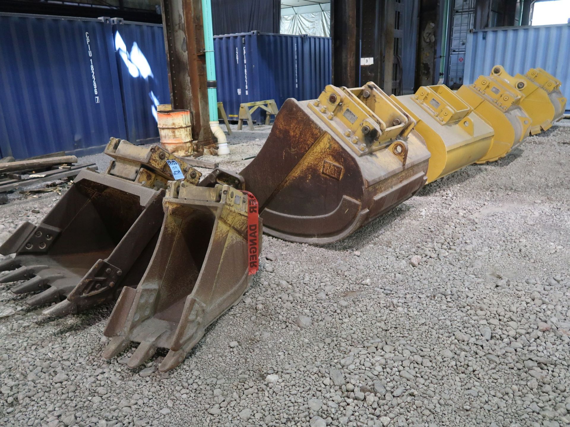 VARIOUS SIZE EXCAVATOR BUCKETS