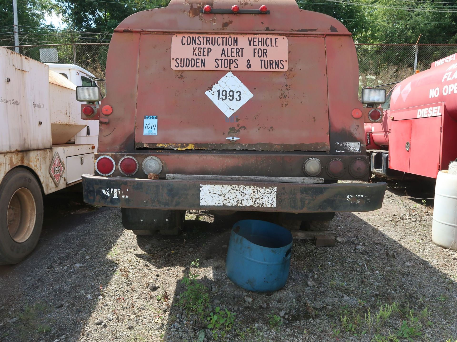 1983 INTERNATIONAL FUEL TRUCK; VIN AA172KH1588, 800 GALLON FUEL TANK (UNIT 685) *OUT OF SERVICE* (NO - Image 2 of 7