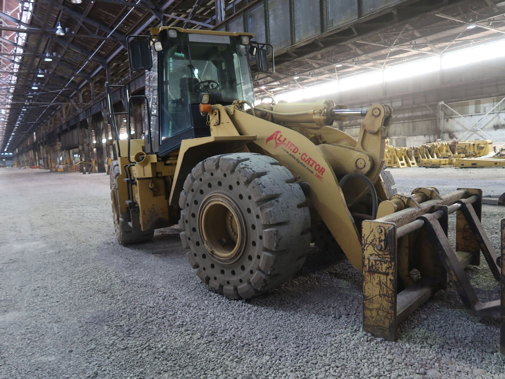 2001 CATERPILLAR MODEL 950G ARTICULATING WHEEL LOADER; S/N 3JW01992, SOLID TIRES, QUICK - Image 2 of 8