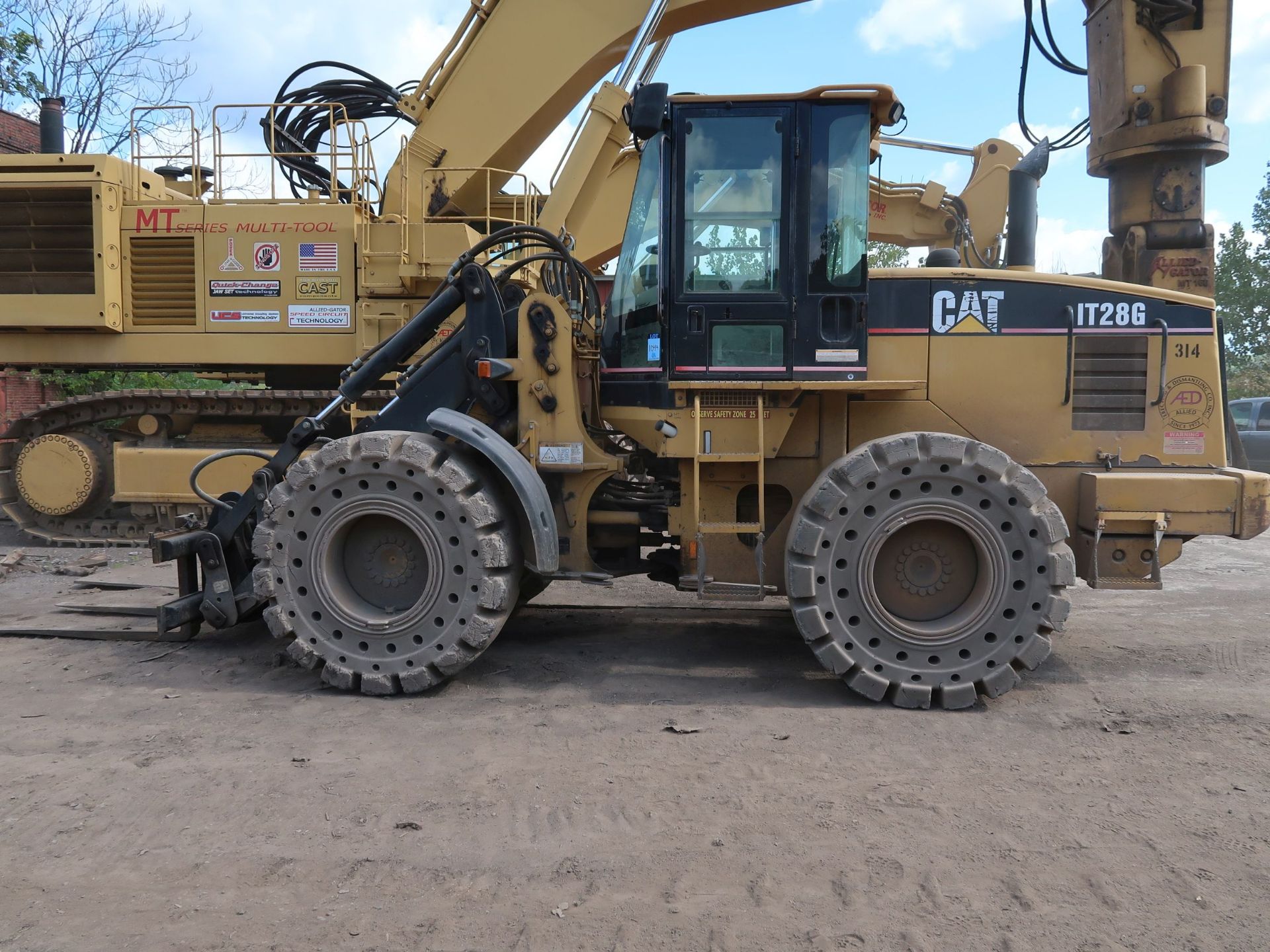 2002 CATERPILLAR MODEL IT28G ARTICULATING RUBBER TIRE WHEEL LOADER; S/N 4TF76145 OR CAT - Image 7 of 11