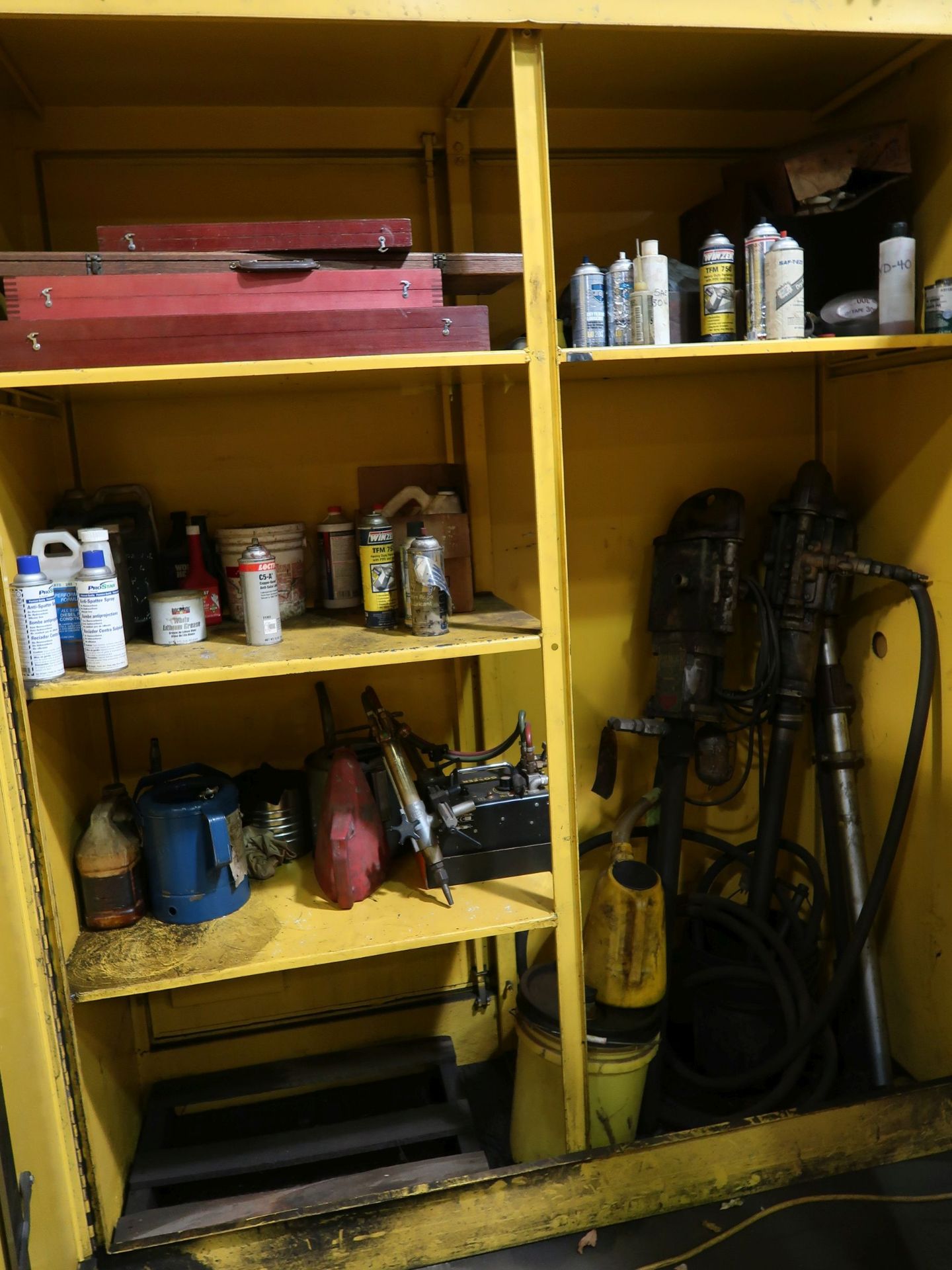 (LOT) (2) VIDMAR CABINETS, 2-DOOR CABINET WITH CONTENTS INCLUDING CAT PARTS, PUMPS, TRACK WELDER - Image 5 of 7