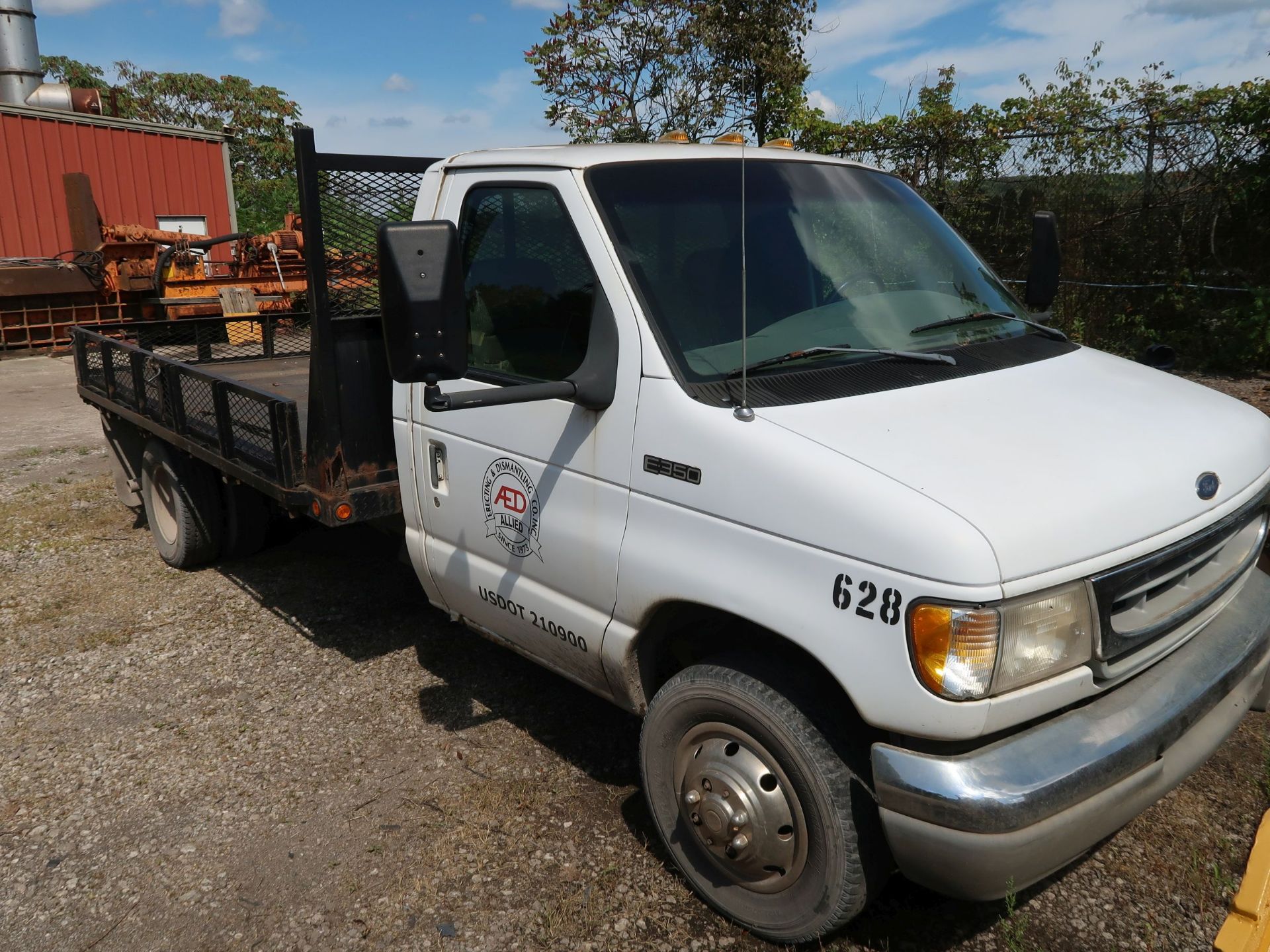 1998 FORD E350 STAKE BODY TRUCK; VIN 1FDWE30S4WHB24633, 15' STEEL BED, 135,835 MILES (UNIT 02-628) - Image 3 of 10