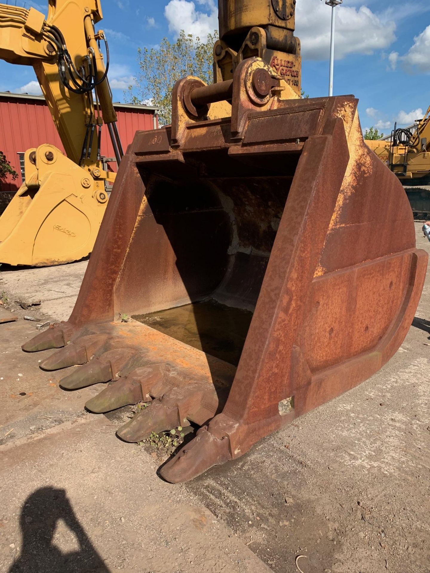 84" EXCAVATOR BUCKET