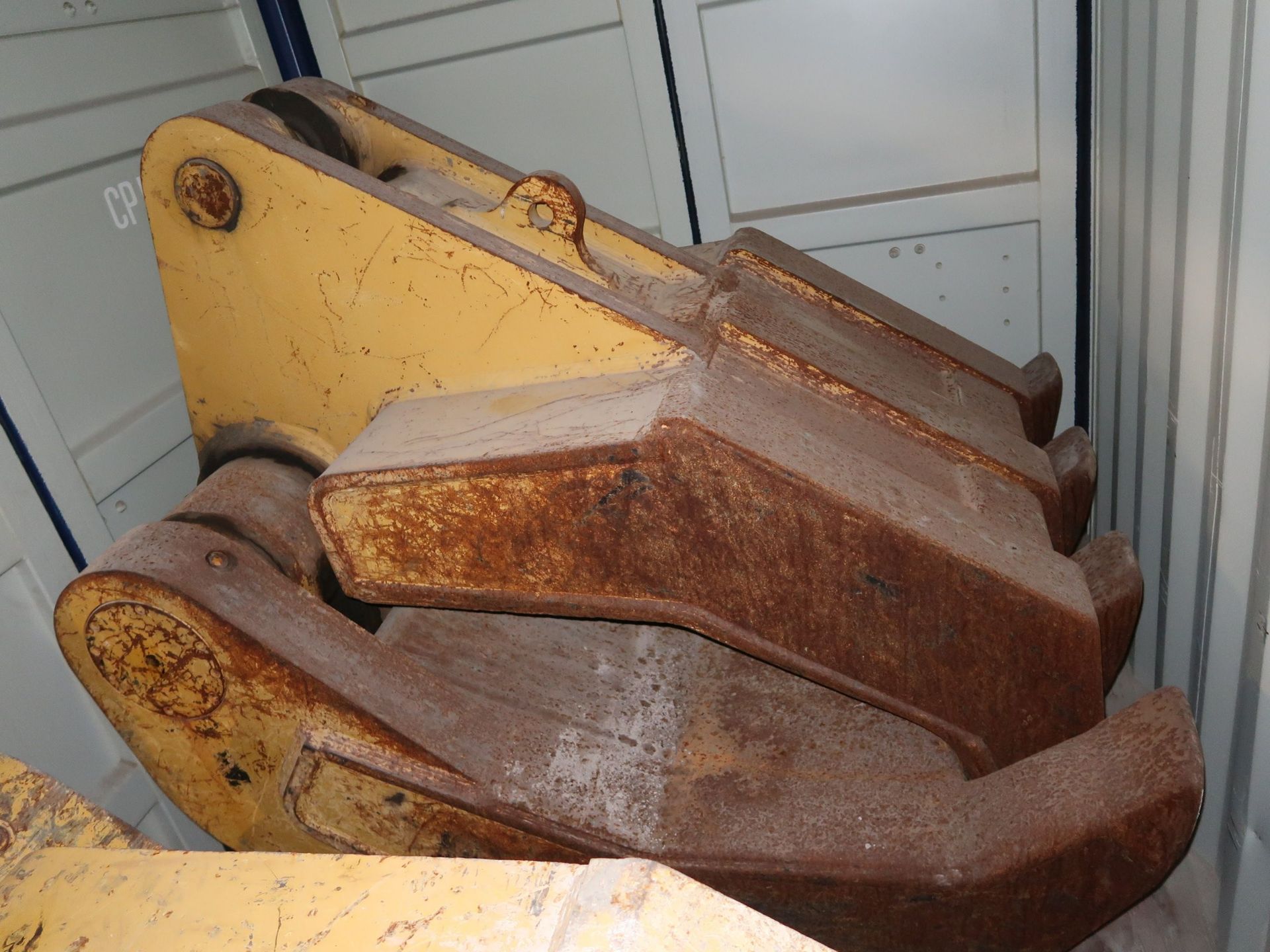 (LOT) LARGE OFFERING OF ALLIED GATOR PARTS THAT ARE STORED IN (160) CONEX CONTIANERS, YELLOW STEEL - Image 8 of 190