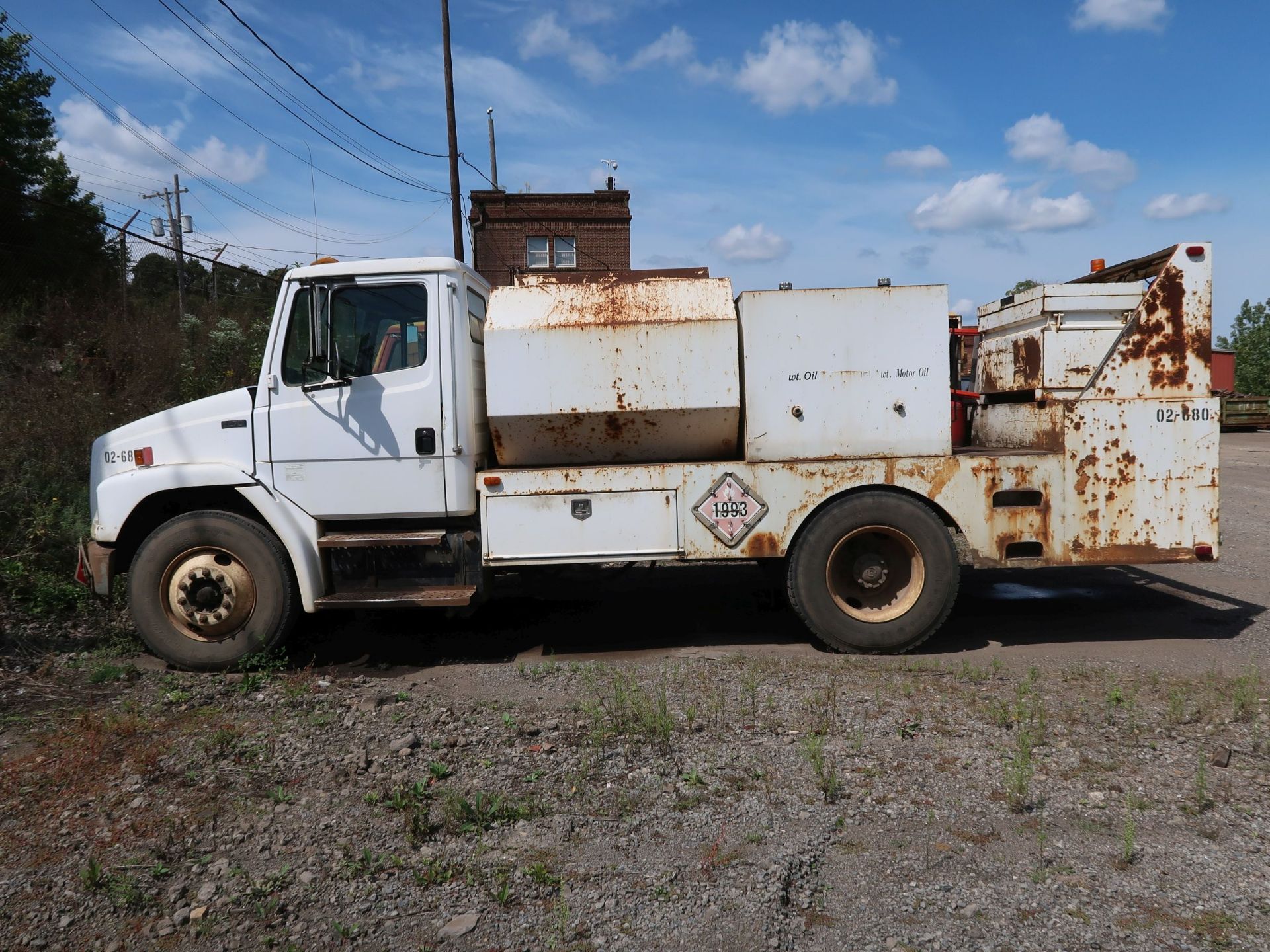 2000 FREIGHTLINER FL70 FUEL / LUBE TRUCK; VIN 1FV6HFBA4YHF05703, 300 GALLON FUEL TANK, OIL PUMP,