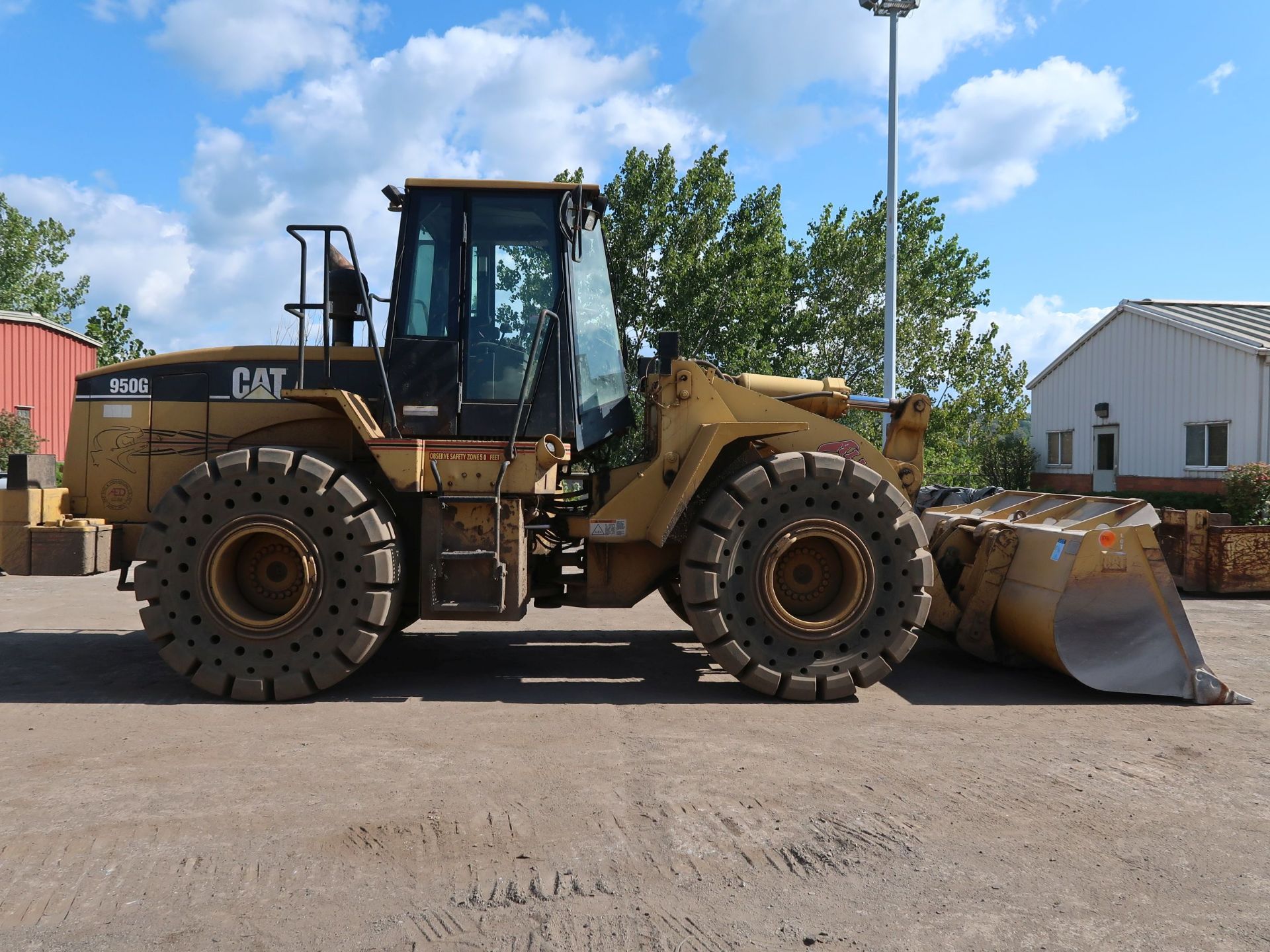 CATERPILLAR MODEL 950G ARTICULATING WHEEL LOADER; S/N T3JW02490, CAT 90G/ 962 BUCKET, NO. B1E01991 / - Image 8 of 13