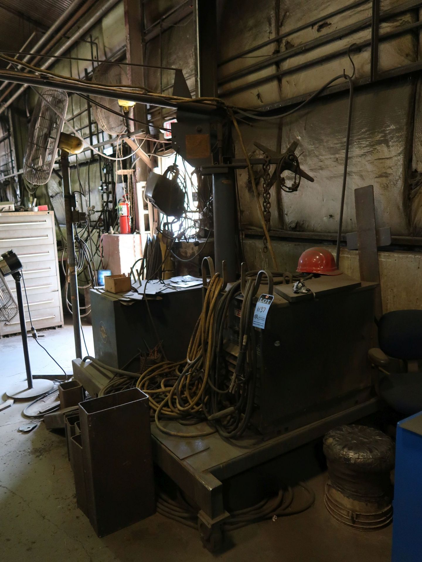 500 AMP LINCOLN IDEALARC R3R-500 ARC WELDER WITH 15' BOOM AND WIRE FEEDER