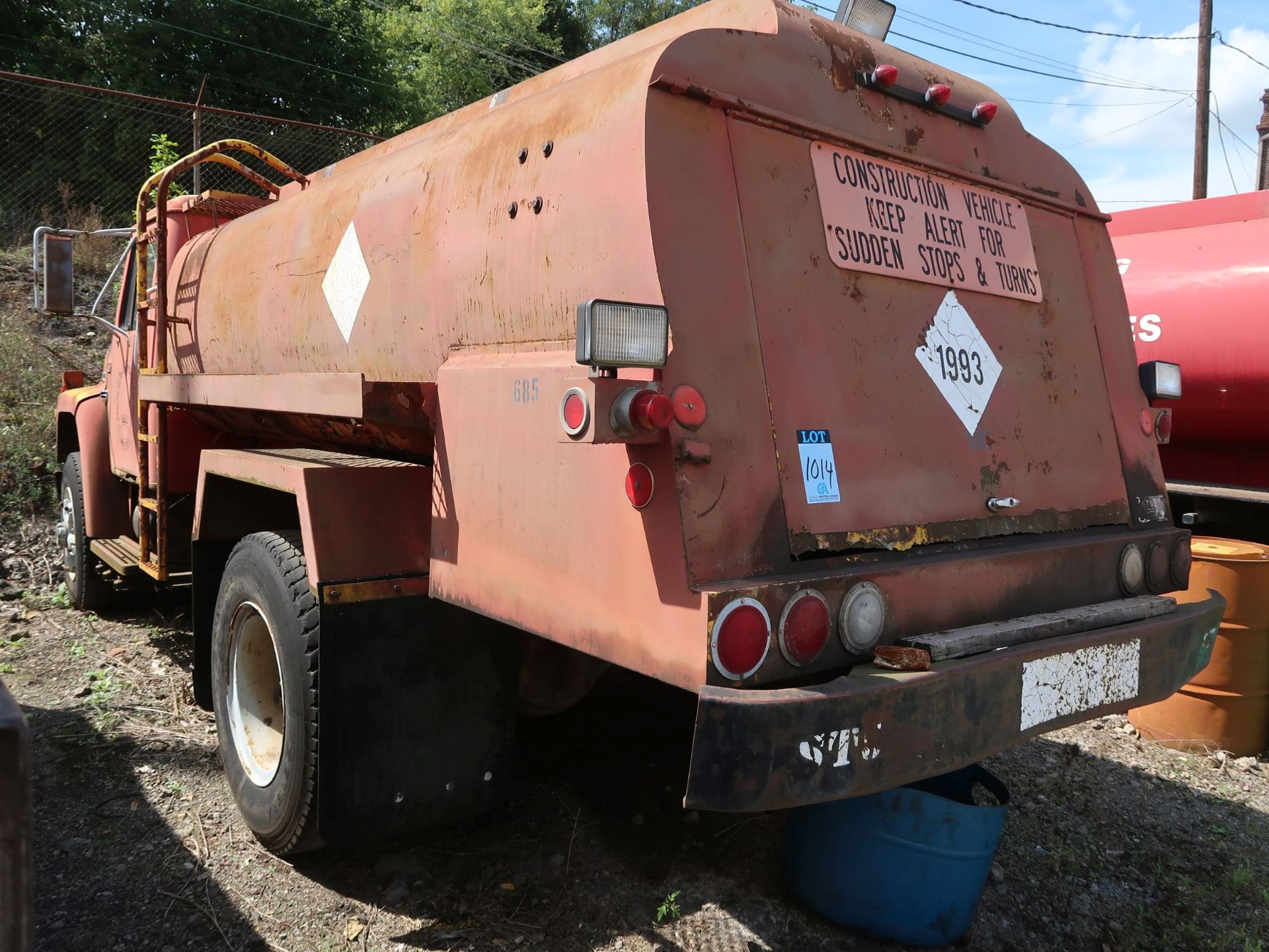 1983 INTERNATIONAL FUEL TRUCK; VIN AA172KH1588, 800 GALLON FUEL TANK (UNIT 685) *OUT OF SERVICE* (NO