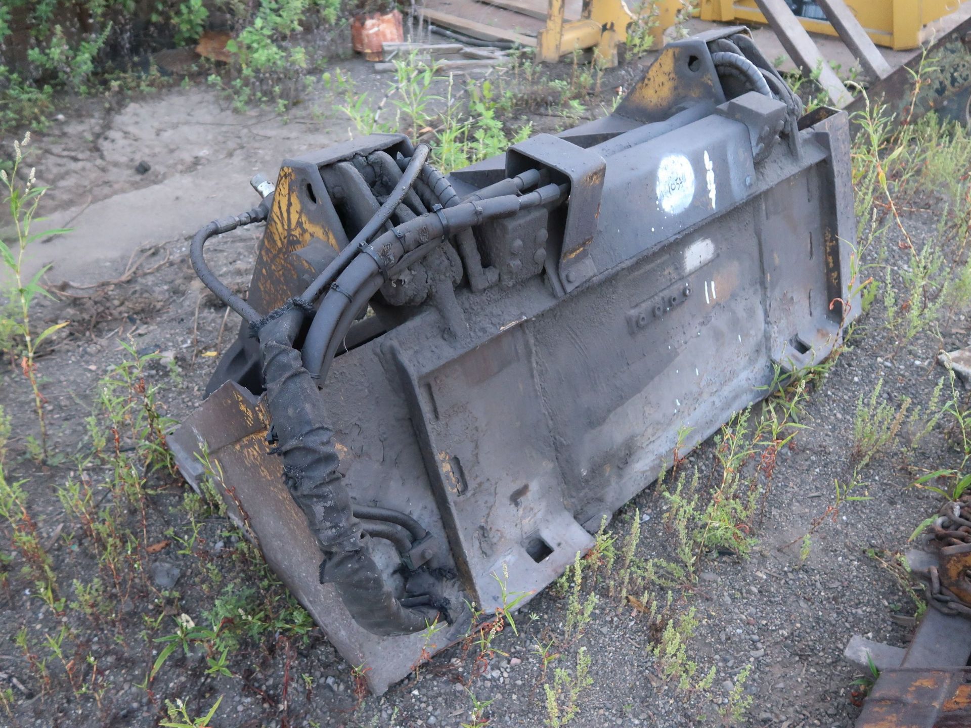 62" ALLIED GATOR MODEL 1581A SKID STEER BUCKET WITH GRAPPLE