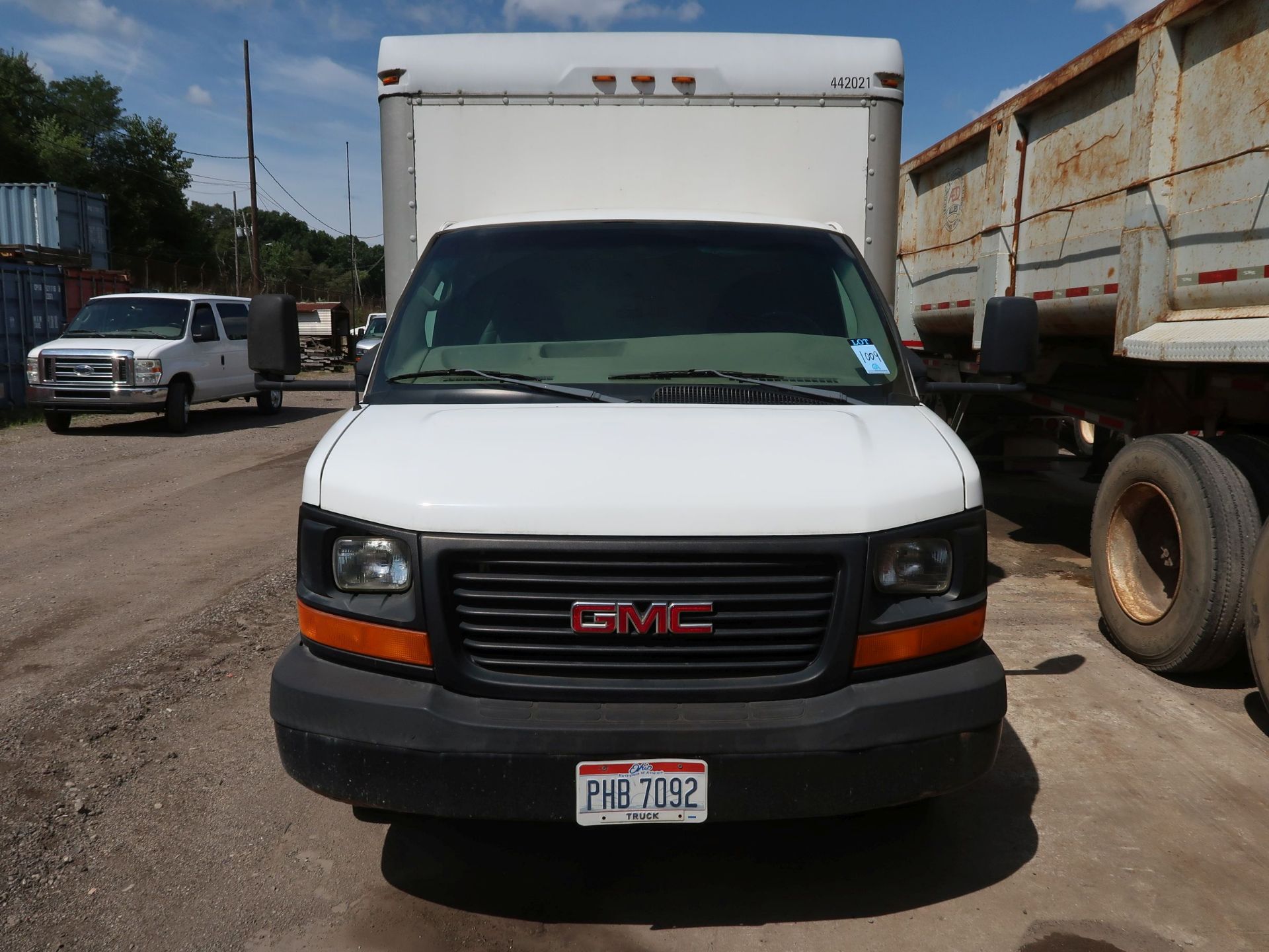 2004 GMC 16' BOX TRUCK; VIN 1GDJG31U341911079, 114,261 MILES (UNIT 02-629) - Image 2 of 9