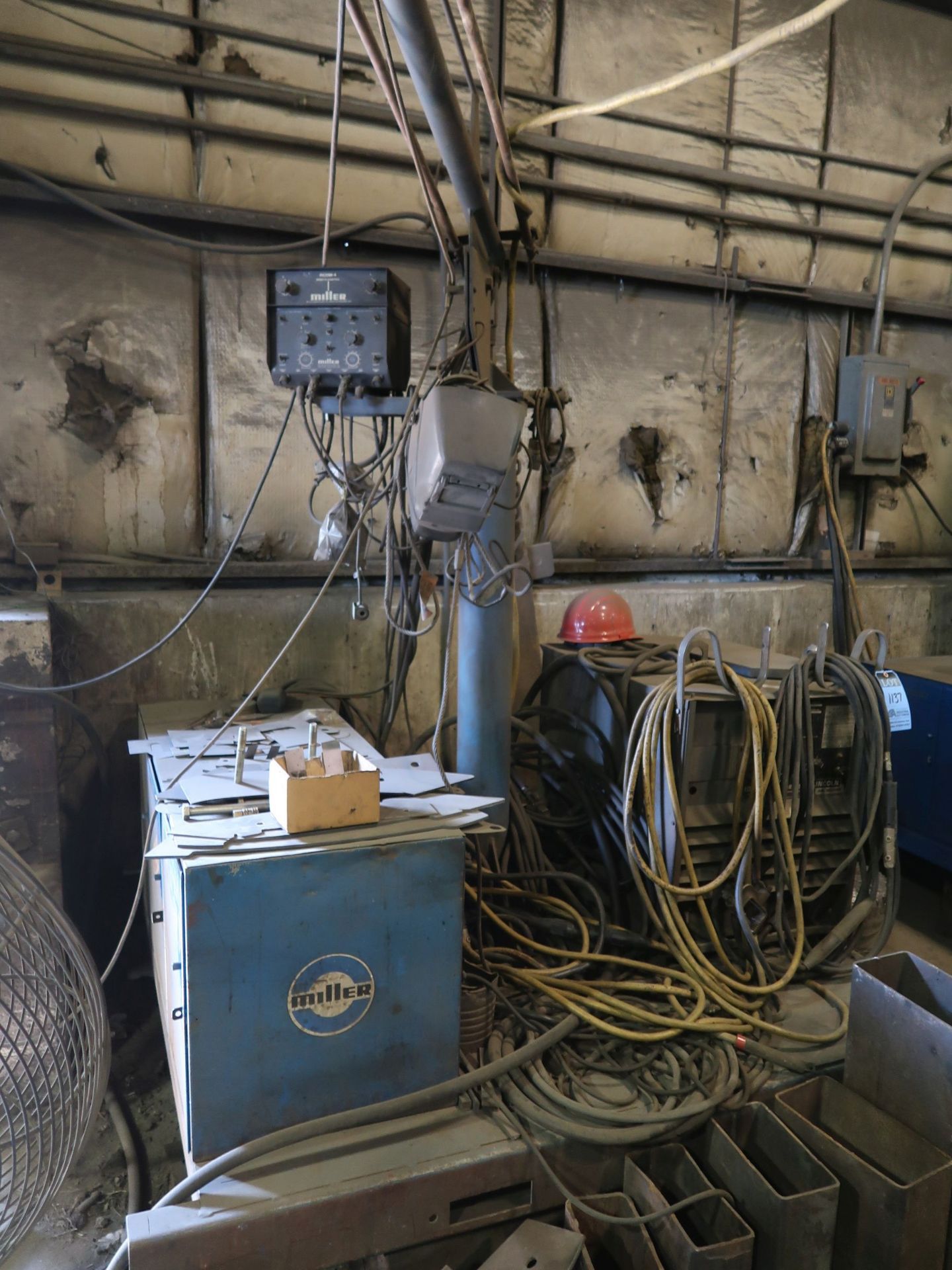 500 AMP LINCOLN IDEALARC R3R-500 ARC WELDER WITH 15' BOOM AND WIRE FEEDER - Image 2 of 6